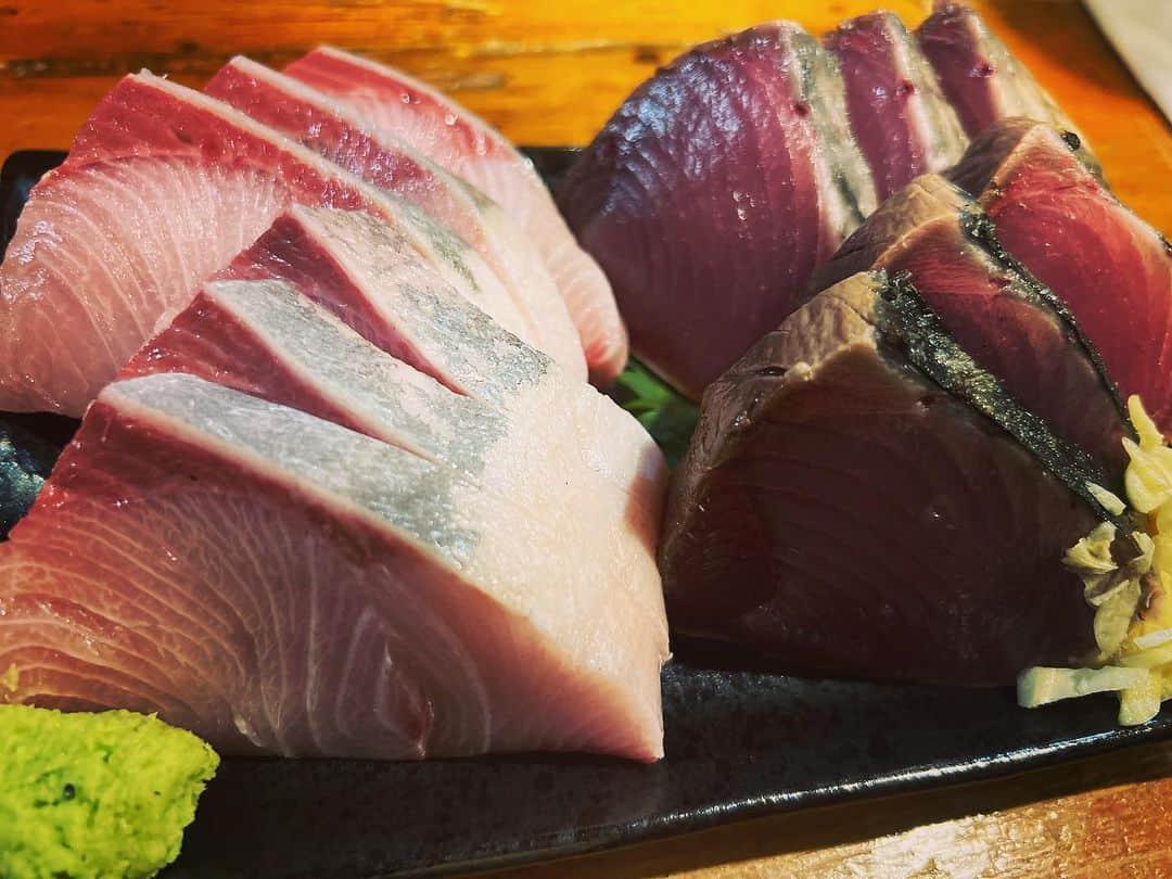 吉岡世起さんのインスタグラム写真 - (吉岡世起Instagram)「とりあえずのお疲れ様と11月に延びた本番に向けて英気を養うということで チート魚祭り🐟 ぶりもカツオも脂乗っててマジ美味！ これで来月まで頑張れる！、、、はず #中ちゃん」10月17日 10時56分 - seikiyoshioka