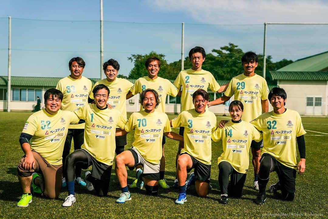 谷口博之のインスタグラム：「第一回⚽️ 【NAO's FARM CUP 2023】に参加させて頂きました！  総勢250名ほどがいいずなコネクとWESTに集結‼️  秋晴れの中、子供達とサッカースクールや地域の皆さんと試合などを行い楽しい時間を共有させていただきました✨  マリノスユースの先輩 @sgss.18  くん @hayuma.tanaka_official  くん 久しぶりにボールが蹴れて嬉しかったです🙏  @sota_nakazawa  さんとのディフェンスコンビもよかったかなと🤝  キッチンカーも出店しており、直宏くんの収穫したお米も美味しかった〜🍙  長野県、飯綱町　最高‼️  #NAOSFARMCUP2023 #NAOSFARM2023 #NAOsFARM農業 #NAOsFARMサッカークリニック #lizuna ＃飯綱 #みみずや  #藤田泰成  #家木大輔」