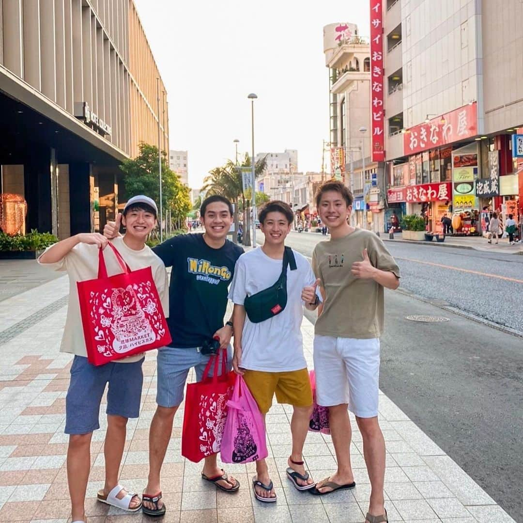 大塚稜馬さんのインスタグラム写真 - (大塚稜馬Instagram)「I met them in 2018, and it's been 6 years since then. Finally, the last chapter of our story begins next week, starting 10/23. We were really, really looking forward to the world trip. We've had a lot of surprising experiences on our previous travels, but this time, the number of countries we're visiting and the duration are extraordinarily long. I believe I can offer a version of Otsuka full of smiles, something unimaginable from the usual me, to all our viewers, haha.  Now, we are seeking partner companies interested in supporting the final activities for us four. If interested, please check out the details on the last slide.  Also, the day after tomorrow is my birthday, so I'm looking forward to all your celebratory comments.  いよいよ来週からずーーーっと楽しみだった世界旅行。今回訪れる国はアメリカ以外ぜんぶ未訪の地だし、アメリカも10年前に西海岸訪れただけだから本当に全部が楽しみ。ヨーロッパのクリスマスマーケット、ハッピーニューイヤー、オーロラもう想像しただけでわくわくがとまりません。   #worldtrip #nihongomantappu #fyp」10月17日 11時04分 - otk_rym