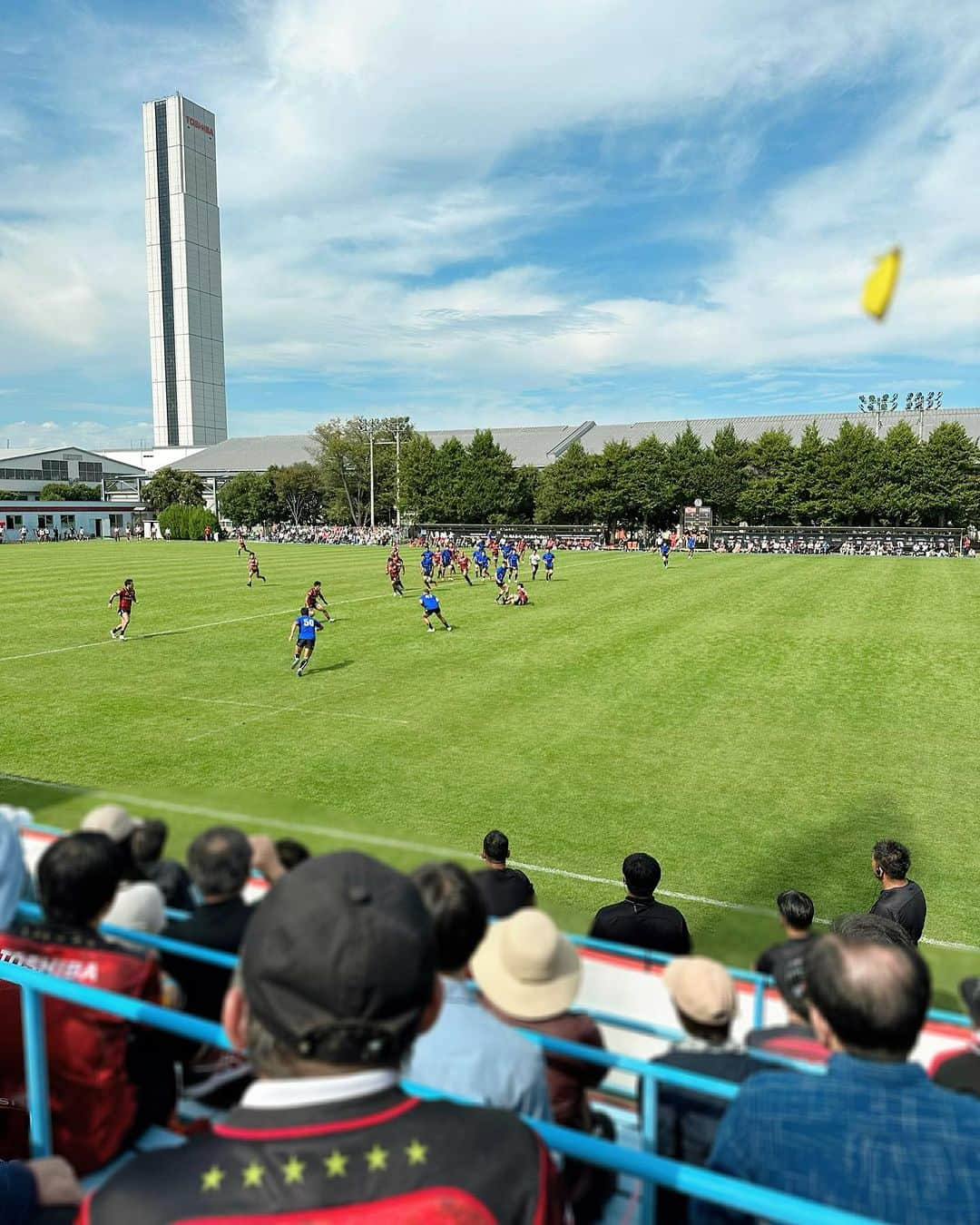 加藤美佐子さんのインスタグラム写真 - (加藤美佐子Instagram)「🏉ラグビープレシーズンマッチ🏉 2023年10月14(土） 東芝ブレイブルーパス東京×三重ホンダヒート ご挨拶も兼ねて観戦に行きました😊❣️  プレシーズンマッチは選手との距離も近くて、試合も臨場感に溢れてます☘️  目の前でプレイが見れて、観戦に来た子供達も圧倒されたのではないでしょうか😊  日本代表の選手の皆さんのインタビューや  有料席では試合後グラウンドに入れて 選手の皆さんとお話や一緒に写真も撮る事が出来ます ラグビー🏉ファンの方には見逃せない嬉しい時間ですね☘️☘️  キッチンカーもあり青空の下 美味しく頂きました❣️  11月25日（土）にもまた東芝府中グラウンドにて、プレシーズンマッチが開催されます  親子で観戦おすすめです😊☘️  スポーツの秋です また協会にてひとり親世帯の親子さんや、子供達をご招待致しますね😊  ⁡ ⁡ ⁡ ⁡ ✨笑顔の種まき活動✨ 児童養護施設・支援ホーム・一人親家庭の親子の支援 ⁡ ☘️一般社団法人笑顔プラス子供支援協会☘️ @egao.plus web はプロフィールよりリンク 活動実績 ■浅草はなやしき貸し切り 200名ご招待 ■ラグビー観戦100名ご招待 ■海上保安庁見学会 ■イチゴ狩りご招待 ■親子頭皮マッサージセミナー 施設定期訪問 ⁡ ⁡ #笑顔プラス #笑顔プラス子供支援協会 #子供支援 #ひとり親家庭支援 #笑顔が1番 #😊😊😊 #非営利団体 #遊園地貸切招待 #スポーツ観戦 #ラグビー観戦」10月17日 20時55分 - misako.kato