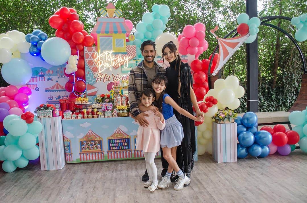 のインスタグラム：「MARISOL 9 años 🥳 Hace nueve años nuestra cambio y se iluminó con la llegada de nuestra princesa mayor hoy felices de celebrarte en tu día y deseando siempre que seas muy feliz !   Gracias a todos los que nos acompañaron a festejarla y a consentirla ! Y agradecimiento especial a   ✅@amarenaeventos Por la increíble decoración  ✅ @ideascreativaschicmx  Por todos los detalles  ✅@papeletamx  ✅@pastelesmm  Pastel y postres delicioso  ✅ @vazitoslocos  Por la delicia de snacks que nos dieron」