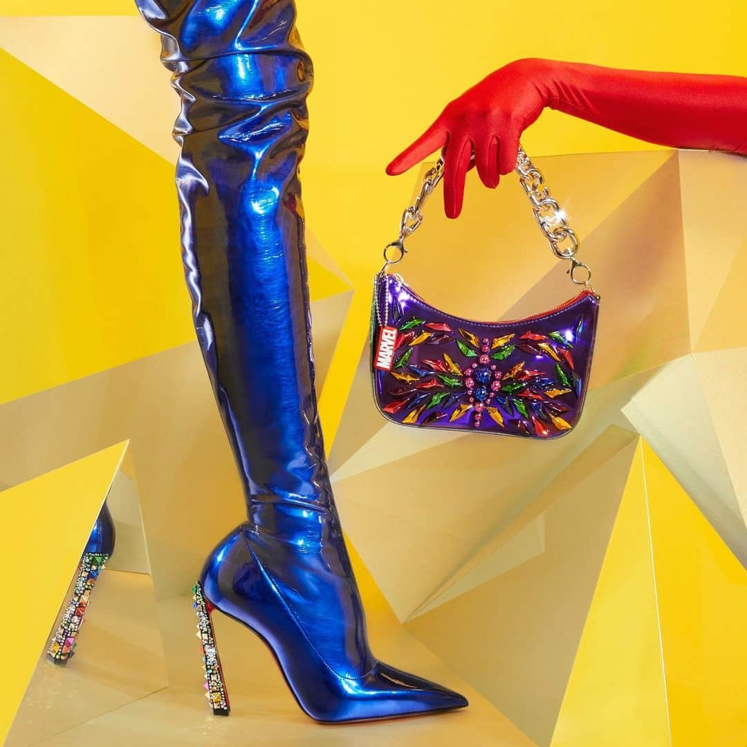 クリスチャンルブタンのインスタグラム：「POW! Fit for a modern-day superhero, the Cosmic Ullta boot and Sea Warrior Clutch have come to right the world's sartorial wrongs.   #Marvel #ChristianLouboutin #Disney100」