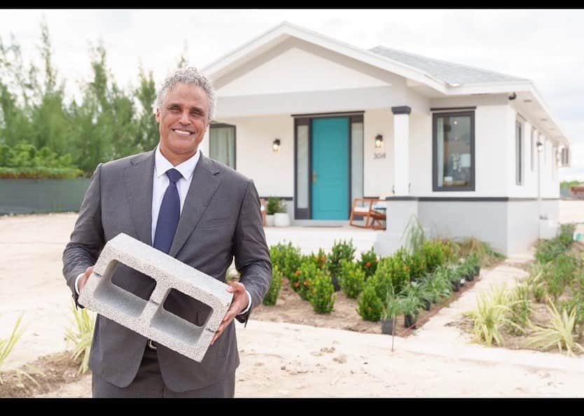 のインスタグラム：「Introducing: A New Home for the World 🌳  Four years ago, we faced the results of a once-in-a-lifetime natural crisis in the aftermath of Hurricane Dorian.   Destruction and despair ripped through the Bahamas as we bore the brunt of evermore severe and frequent extreme weather events thanks to climate change.   In the coming years, I met and collaborated with some of the world’s best and brightest minds in a desperate search to avoid future crises and to help build back our community.   Today, we introduce the first house built in the Bahamas using Partanna technology: the world’s first carbon negative, climate resilient home.   This is our chance not just to build back but to break the relationship between construction and climate change once and for all.   This isn’t just a house. It’s a new home for the world.」