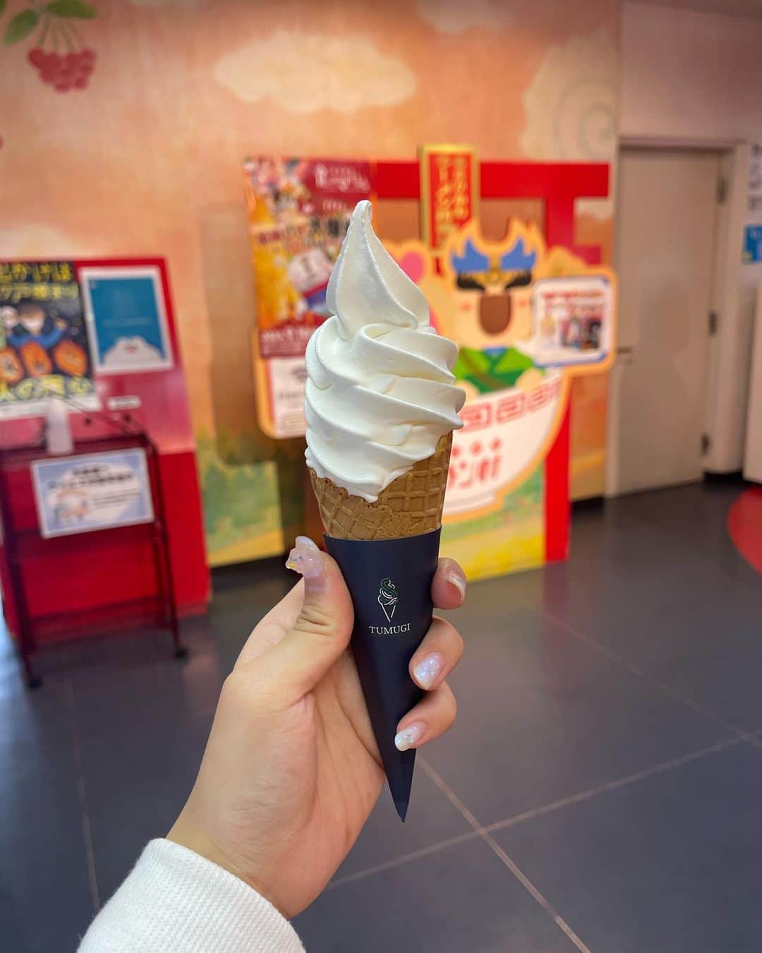 山口瑠璃さんのインスタグラム写真 - (山口瑠璃Instagram)「🍦時差投稿北海道🍦  1ヶ月前くらいに北海道行った。 ママとパパと1年半ぶり(?)くらいに会った。 北海道沢山ドライブ出来て楽しかった。  #北海道 #北海道旅行 #北海道グルメ #🍦」10月17日 2時53分 - chacha_ruri_