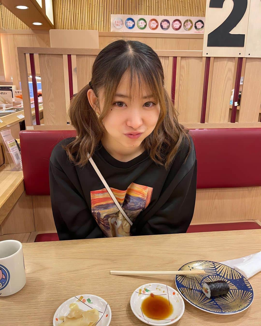 山口瑠璃さんのインスタグラム写真 - (山口瑠璃Instagram)「🍦時差投稿北海道🍦  1ヶ月前くらいに北海道行った。 ママとパパと1年半ぶり(?)くらいに会った。 北海道沢山ドライブ出来て楽しかった。  #北海道 #北海道旅行 #北海道グルメ #🍦」10月17日 2時53分 - chacha_ruri_