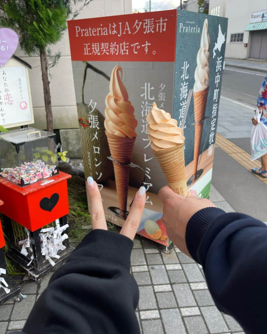 山口瑠璃さんのインスタグラム写真 - (山口瑠璃Instagram)「🍦時差投稿北海道🍦  1ヶ月前くらいに北海道行った。 ママとパパと1年半ぶり(?)くらいに会った。 北海道沢山ドライブ出来て楽しかった。  #北海道 #北海道旅行 #北海道グルメ #🍦」10月17日 2時53分 - chacha_ruri_