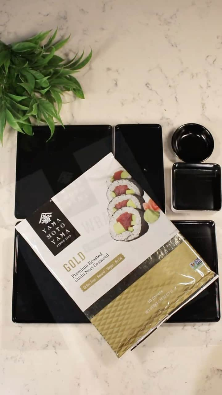 YAMAMOTOYAMA Foundedのインスタグラム：「At Yamamotoyama, we offer a wide variety of seaweed products of the highest quality. From the classic Roasted Sushi Nori Seaweed to Soy Wrappers, we have everything you need to add a healthy, marine touch to your meals.⁠ ⁠ Click on our link in bio to shop your favorite!⁠ ⁠ ⁠ #yamamotoyama #japanesegreentea #greentea #matcha #tea #healthy #wellness #tealover #organic」