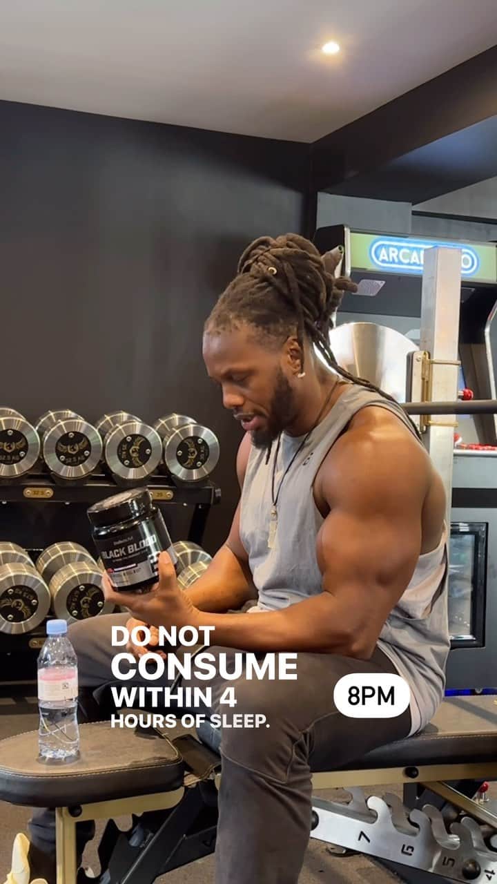のインスタグラム：「Taking Pre-Workout at night. 😂🤣 Who can relate? 😭  It’s only 1 scoop … what could go wrong 👀 @biotechusa   #ulissesworld #preworkout #funny #humor #biotechusa」