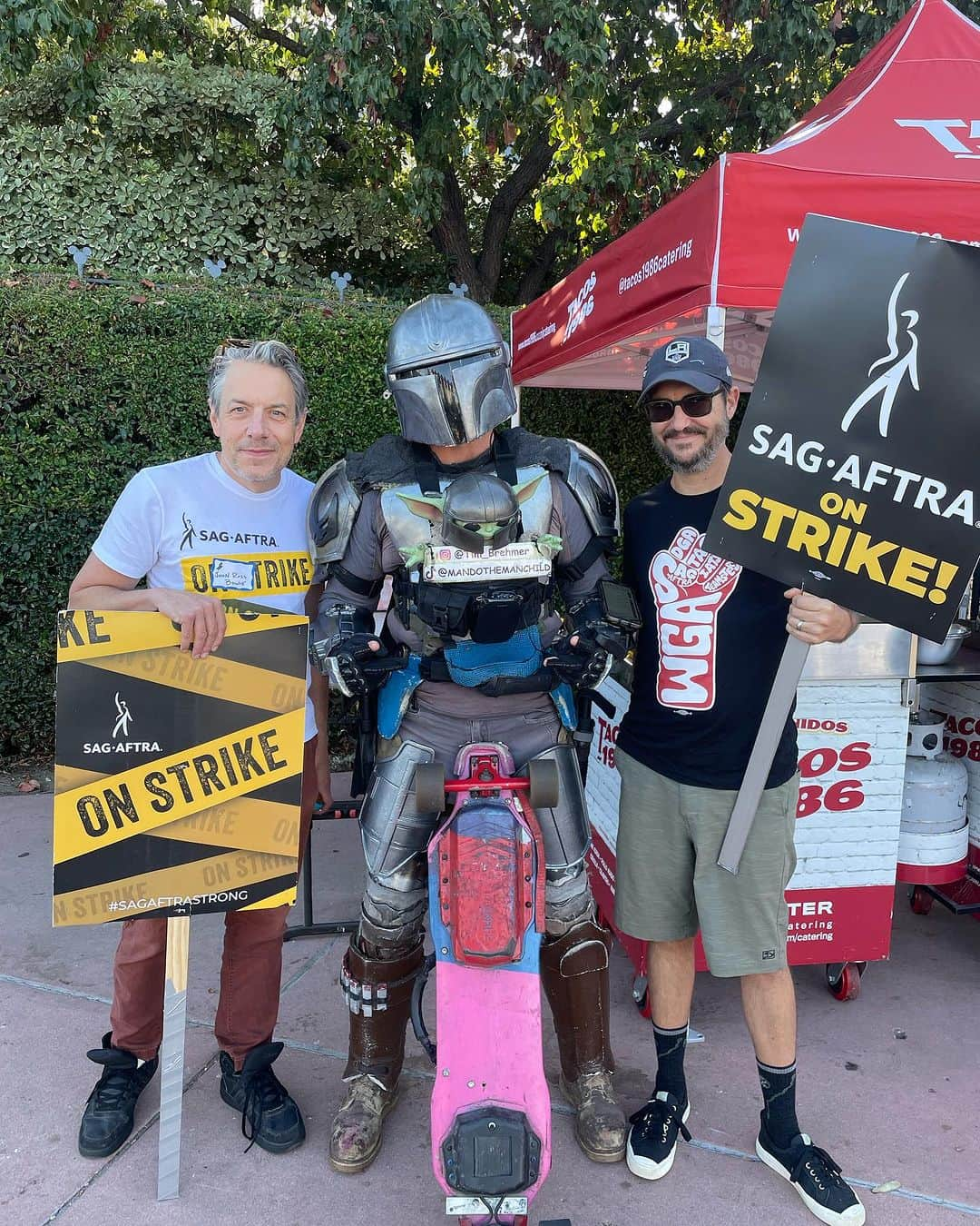 ジョン・ロス・ボウイのインスタグラム：「Picket at Disney as the suits show up to celebrate the studios 100th birthday. Lovely to see some  @wgawest and @teamsters and #MandalorianLocal113 out on the lines. If the studios continue to have their way, the acting profession  will only consist of movie stars and actors with generational wealth who can afford to work sporadically. The last actor with generational wealth was Armie Hammer. You see where I’m going with this. #livebetter #workunion #unionstrong #callmebyyourname」