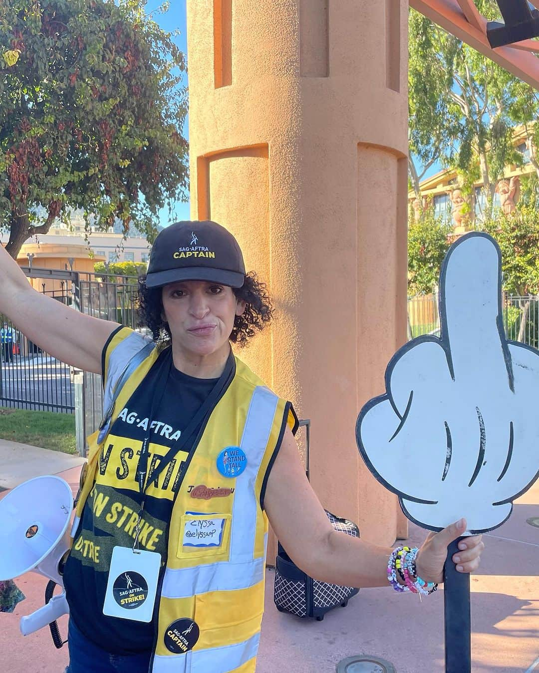 ジョン・ロス・ボウイさんのインスタグラム写真 - (ジョン・ロス・ボウイInstagram)「Picket at Disney as the suits show up to celebrate the studios 100th birthday. Lovely to see some  @wgawest and @teamsters and #MandalorianLocal113 out on the lines. If the studios continue to have their way, the acting profession  will only consist of movie stars and actors with generational wealth who can afford to work sporadically. The last actor with generational wealth was Armie Hammer. You see where I’m going with this. #livebetter #workunion #unionstrong #callmebyyourname」10月17日 3時17分 - johnrossbowie