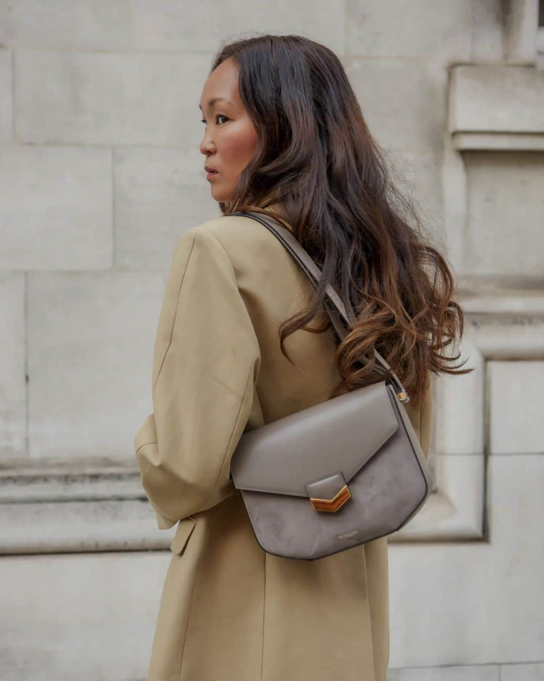 Mariko Kuoさんのインスタグラム写真 - (Mariko KuoInstagram)「Taking this @demellierlondon x @hannahstraffordtaylor bag for a spin 💫」10月17日 3時18分 - marikokuo