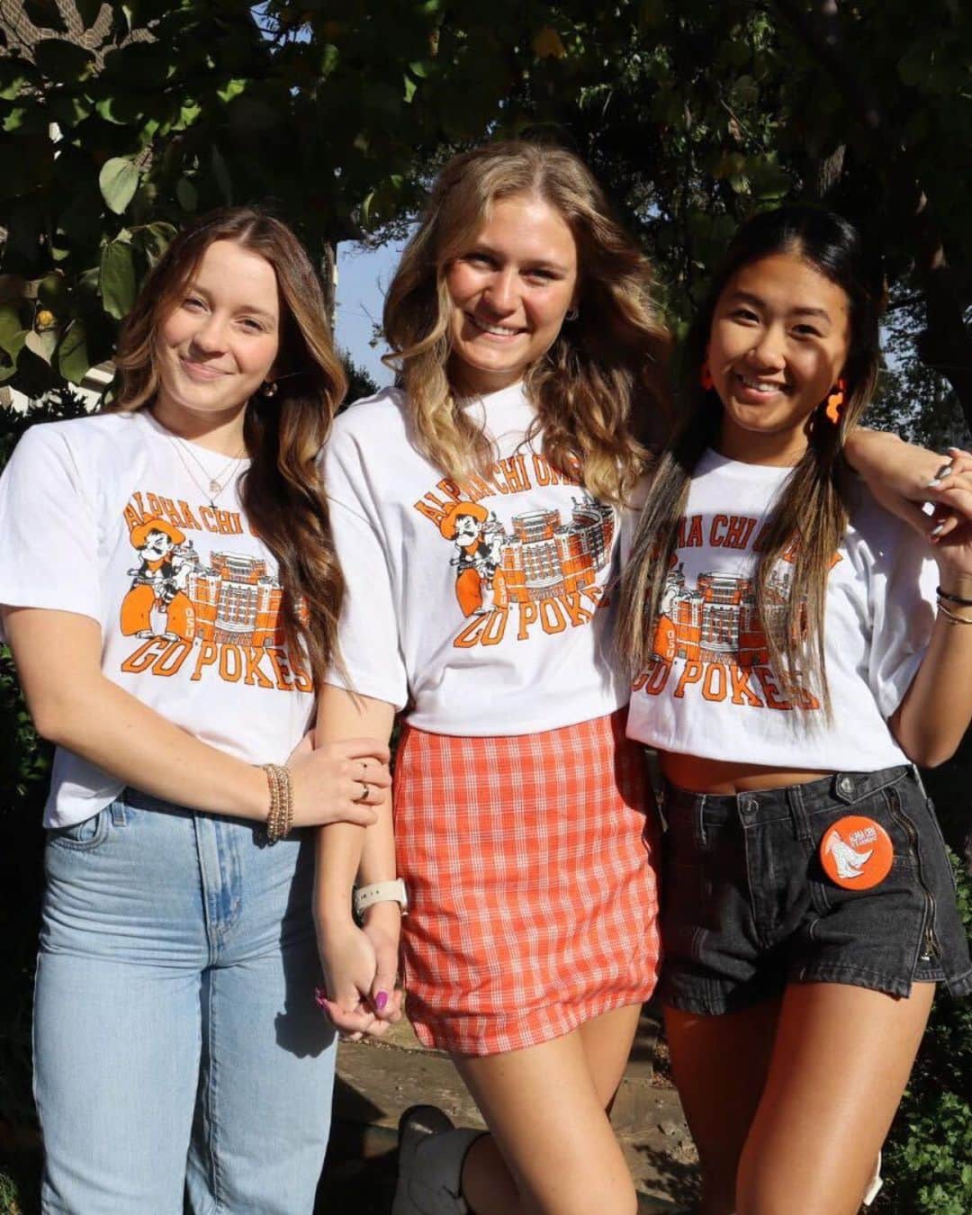 American Apparelさんのインスタグラム写真 - (American ApparelInstagram)「WINNER: @sigmakappauf + @isabella.laluna CHAPTER GIVEAWAY ❤️🏈  It’s game day! We are collaborating with American Apparel to give away free Women’s Fine Jersey Boxy Tees to one entire chapter!  To enter: · Follow @universitytees + @americanapparel  · Like this post · Tag 3 sisters + your chapter (extra entries for more sisters tagged) · Share this to your story and tag both brands!  Winning chapter will be announced on Friday, October 20th! ONE lucky chapter will be selected and contacted by us @universitytees. Neither brand will ever make another account to message winners. We’ve seen spam accounts created pretending to be us - be weary of these as they are not related to us. GOOD LUCK 🤍」10月17日 3時35分 - americanapparel