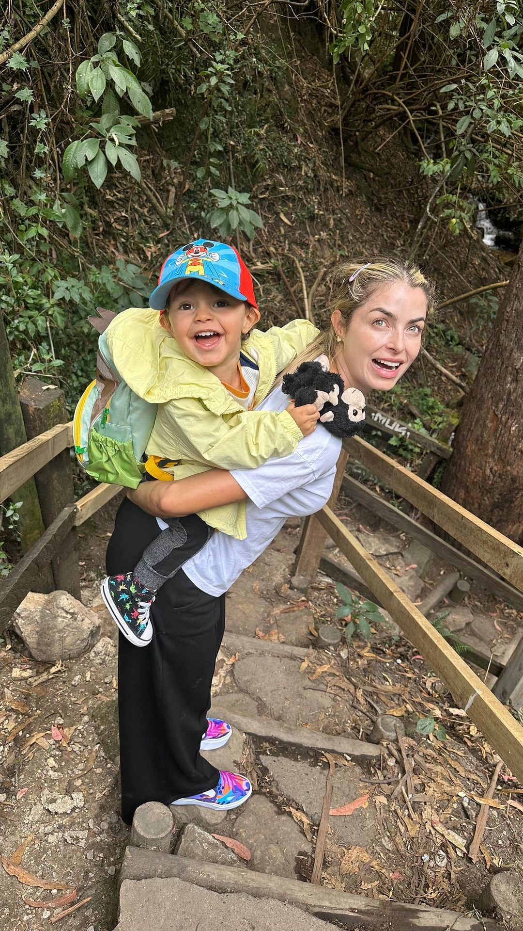 CRISSHURTADOのインスタグラム：「Cada etapa es una tremenda aventura! Amo verlo disfrutar la vida con tanta intensidad!! Mi terremotico  TE AMO MATEO」