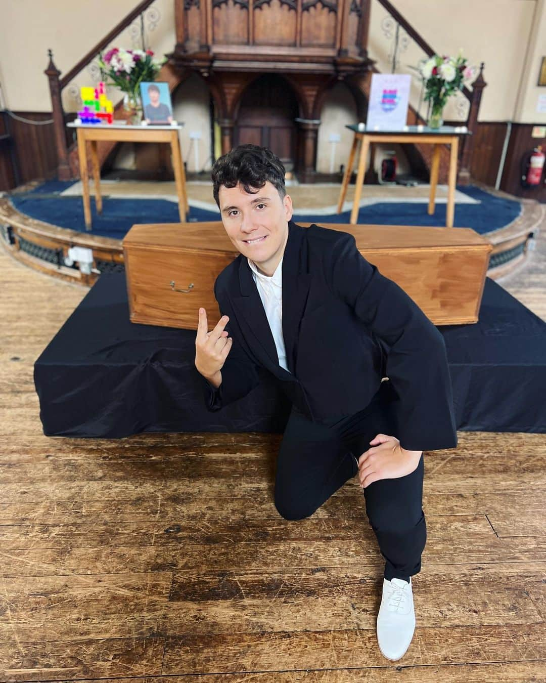 フィル・レスターさんのインスタグラム写真 - (フィル・レスターInstagram)「Putting the fun in funeral!  DAN AND PHIL GAMES IS BACK FROM THE DEAD」10月17日 3時39分 - amazingphil