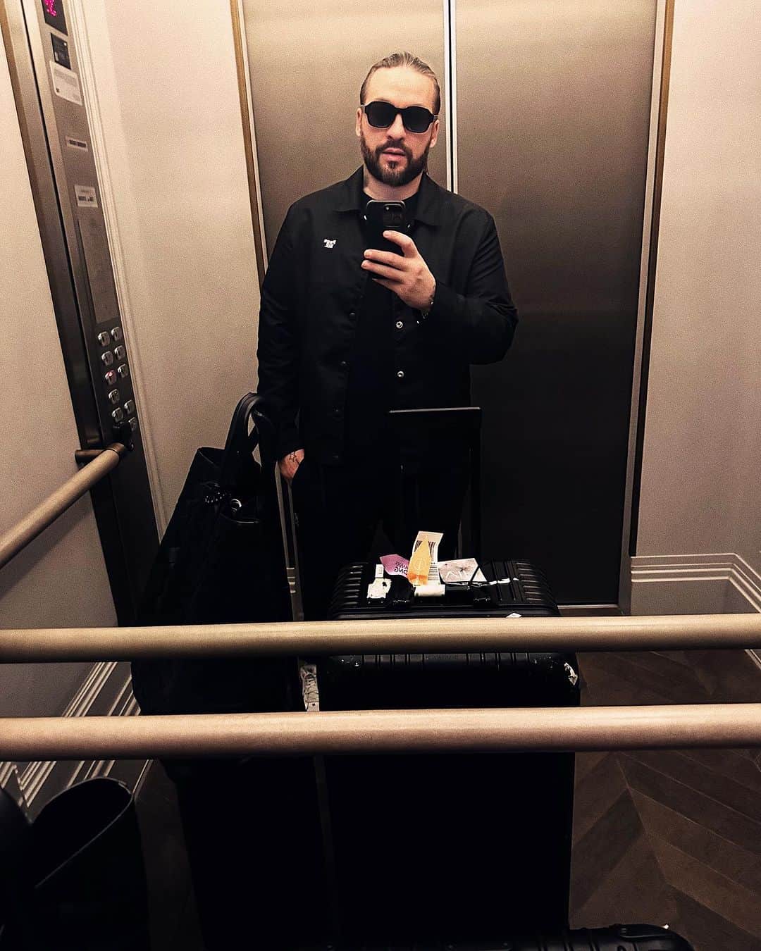 スティーヴ・アンジェロさんのインスタグラム写真 - (スティーヴ・アンジェロInstagram)「I’m leaving Brazil with a smile! I’ve had an amazing time! I love this place! Can’t wait to be back in Latin America with @sebastianingrosso & @axwell for the @swedishhousemafia tour in Two weeks! Lots of love」10月17日 3時45分 - steveangello