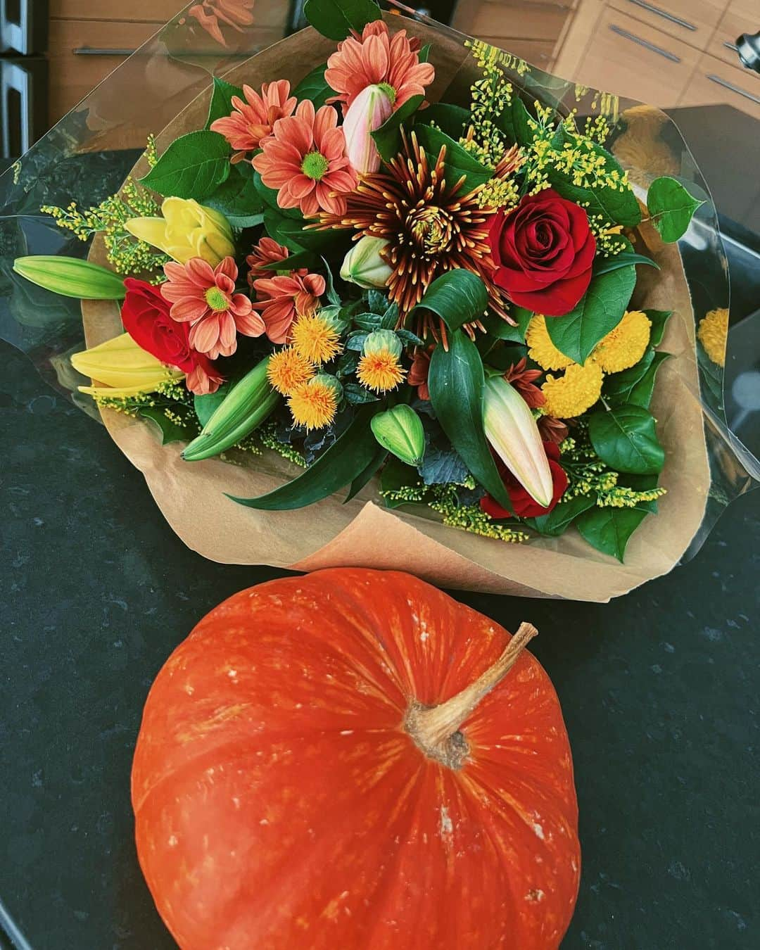 ジェシカ・ロウンズさんのインスタグラム写真 - (ジェシカ・ロウンズInstagram)「Fall feels 🍂🍁🎃💐」10月17日 3時55分 - jessicalowndes