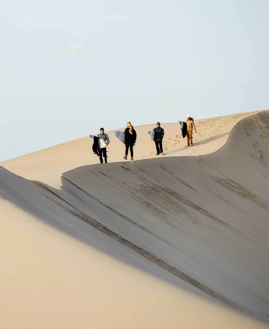 BILLABONG WOMENSのインスタグラム：「Two weeks of cruising up and down the Atlantic coastline chasing swell on the outskirts of the Sahara. An epic adventure we won’t forget.  Watch the film, link in bio. #Billabongadventuredivison  📷 @duncanm, @jimmicane」