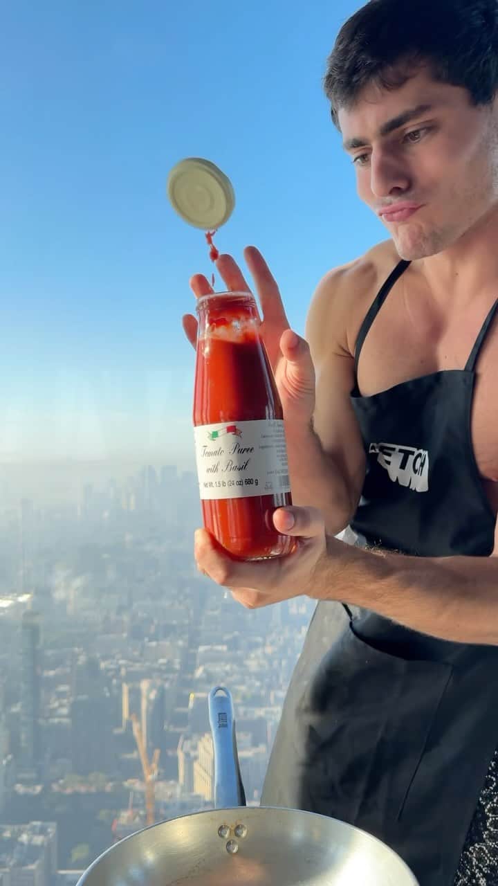 Empire State Buildingのインスタグラム：「COOKING ON TOP OF THE EMPIRE STATE BUILDING」