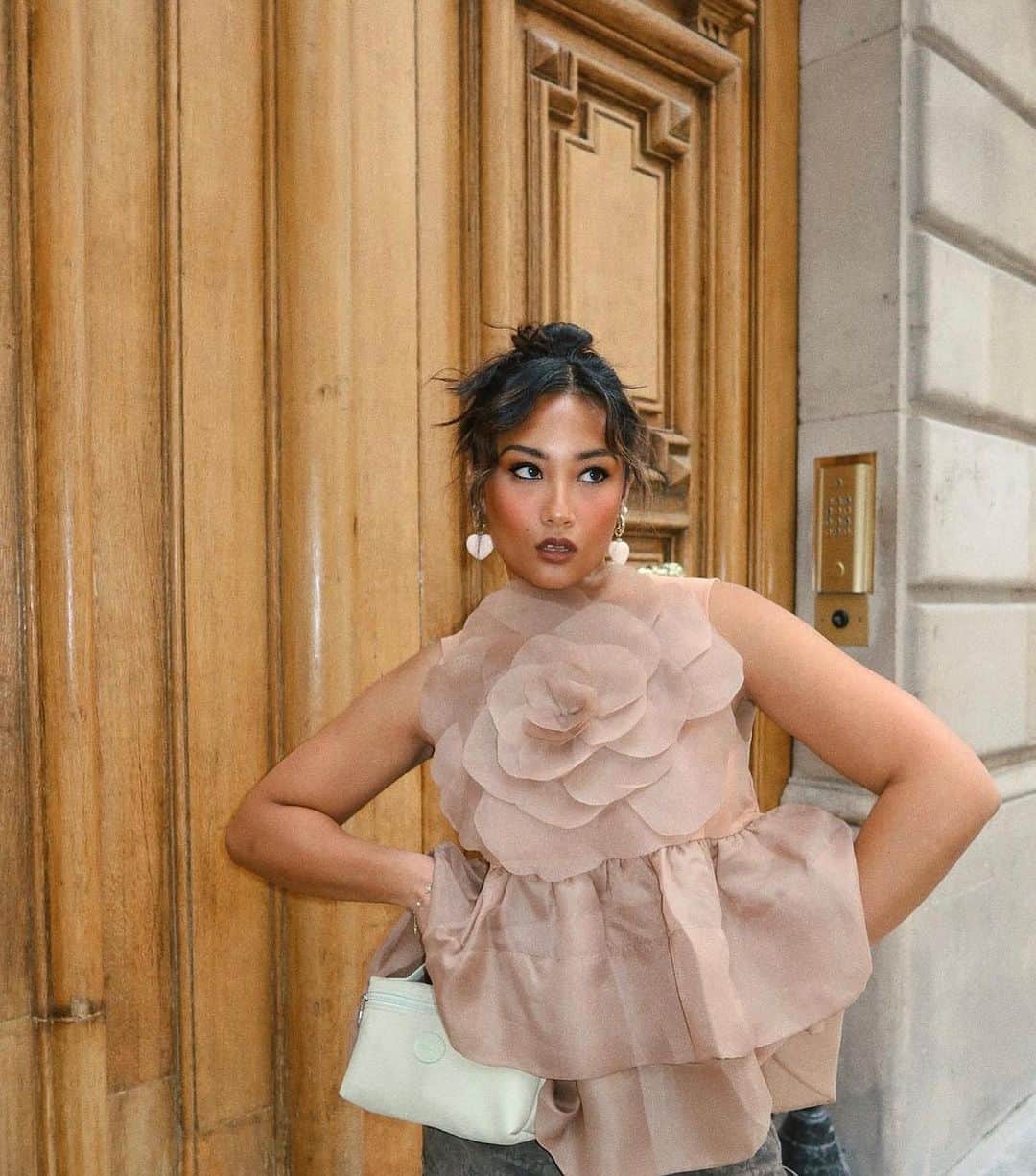 シンシア ローリーのインスタグラム：「Oh La La」