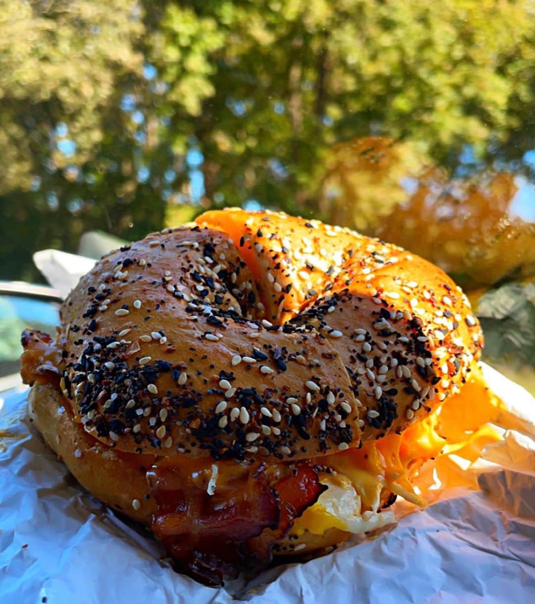 Keilah Kangさんのインスタグラム写真 - (Keilah KangInstagram)「Some things I love: fall beach days & bagels 🧡🥯」10月17日 4時04分 - keilah.k