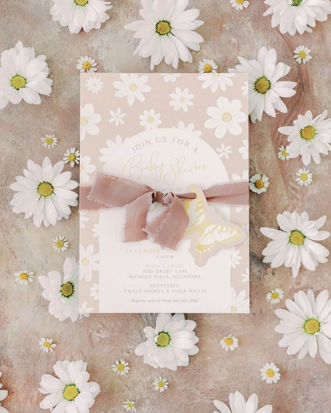Ceci Johnsonさんのインスタグラム写真 - (Ceci JohnsonInstagram)「BABY SHOWER | Welcoming a new chapter of life with love and joy, Kaytlin’s baby shower event was a heartwarming gathering of cherished moments. ⠀⠀⠀⠀⠀⠀⠀⠀⠀ Our couture daisy invitation for Kaytlin is an embodiment of fresh, natural design. Adorned with a soft blush ribbon, it carries a delicate paper butterfly, symbolizing the grace and transformation that a new life brings. The design is filled with custom daisy watercolors printed on 4-ply luxe paper, inviting guests to partake in the blooming journey of love and anticipation.  #CeciCouture ⠀⠀⠀⠀⠀⠀⠀⠀⠀ CREATIVE PARTNERS Invitation: @cecinewyork Photographer: @kelseylanaephotography  Florals: @poppylanedesign  Balloons: @ocevents_  Cake: @amycakes7  Cookies: @meant2bbakery  Catering: @runningwildcateringokc  ⠀⠀⠀⠀⠀⠀⠀⠀⠀ #cecinewyork  #coutureinvitation  #babyshowerinvitation  #daisyinvitation  #beautifulstationery」10月17日 4時22分 - cecinewyork
