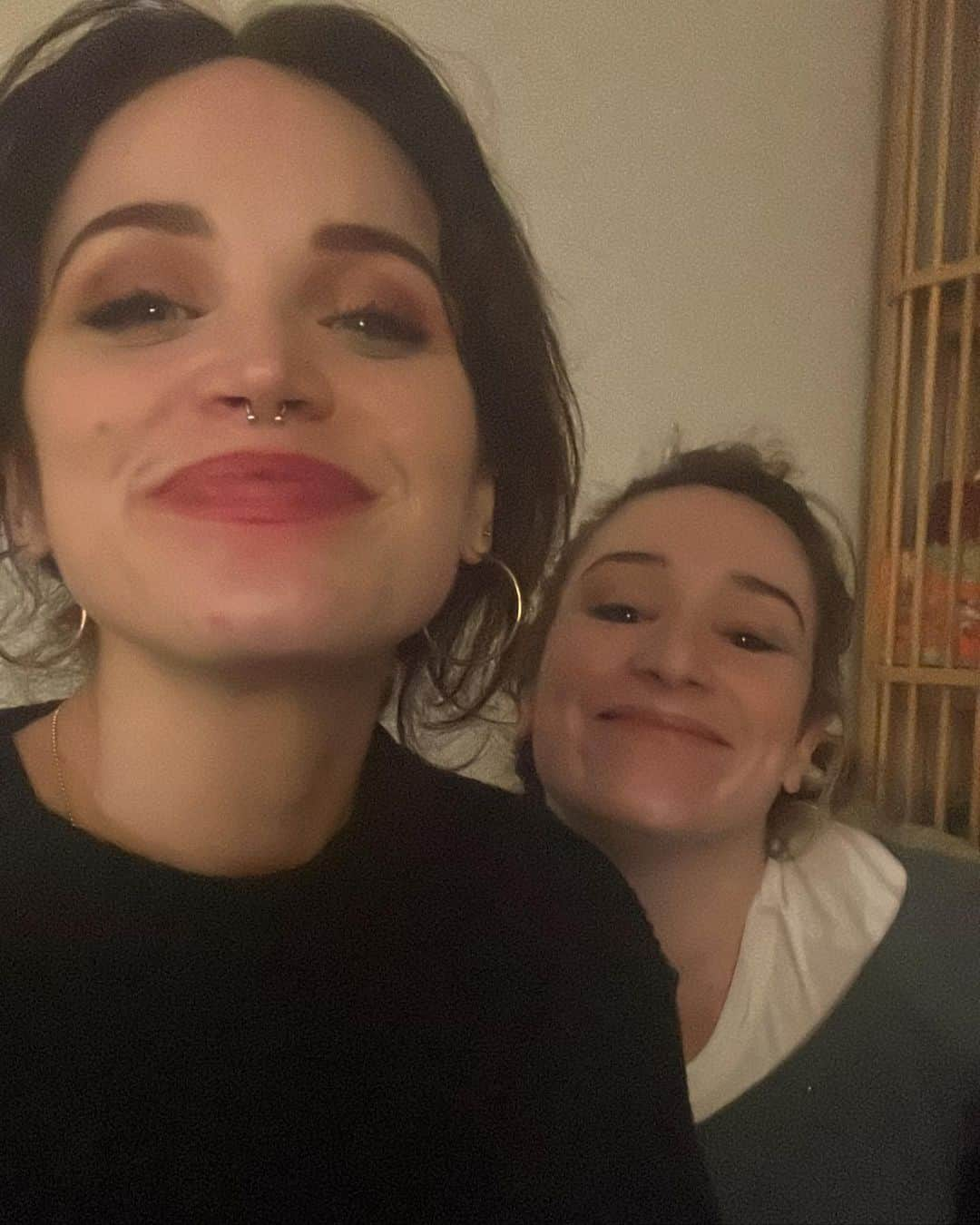 リンジー・ピアースさんのインスタグラム写真 - (リンジー・ピアースInstagram)「October so far ❤️  Full of friends and red lipstick, and thank God.」10月17日 5時02分 - lindsayheatherpearce