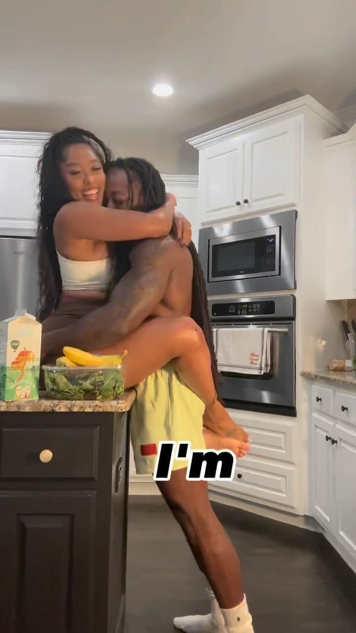 エイス・フッドのインスタグラム：「“In my movie you leading lady” ☺️ — New Single “FEELIN YOU” Out Now. Drop a 🫶🏿 if you rocking wit me!  — #BODY Coming soon」