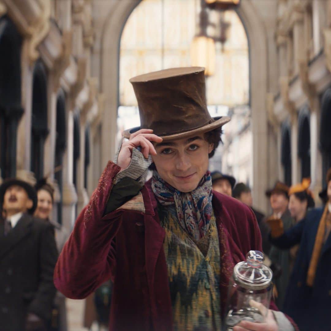Teen Vogueさんのインスタグラム写真 - (Teen VogueInstagram)「The second trailer for #TimothéeChalamet's upcoming #Wonka prequel film is here and yes, it's even ~kookier~ than the first one 🤪 #linkinbio to check it out 🍫🍭🍬  (📸: Warner Bros.)」10月17日 5時45分 - teenvogue