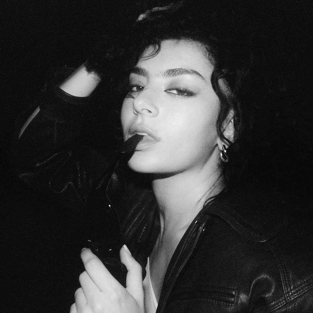 チャーリー・エックス・シー・エックスのインスタグラム：「thought about a caption for 3 days and still have nothing. in the city out thursday. love you all」