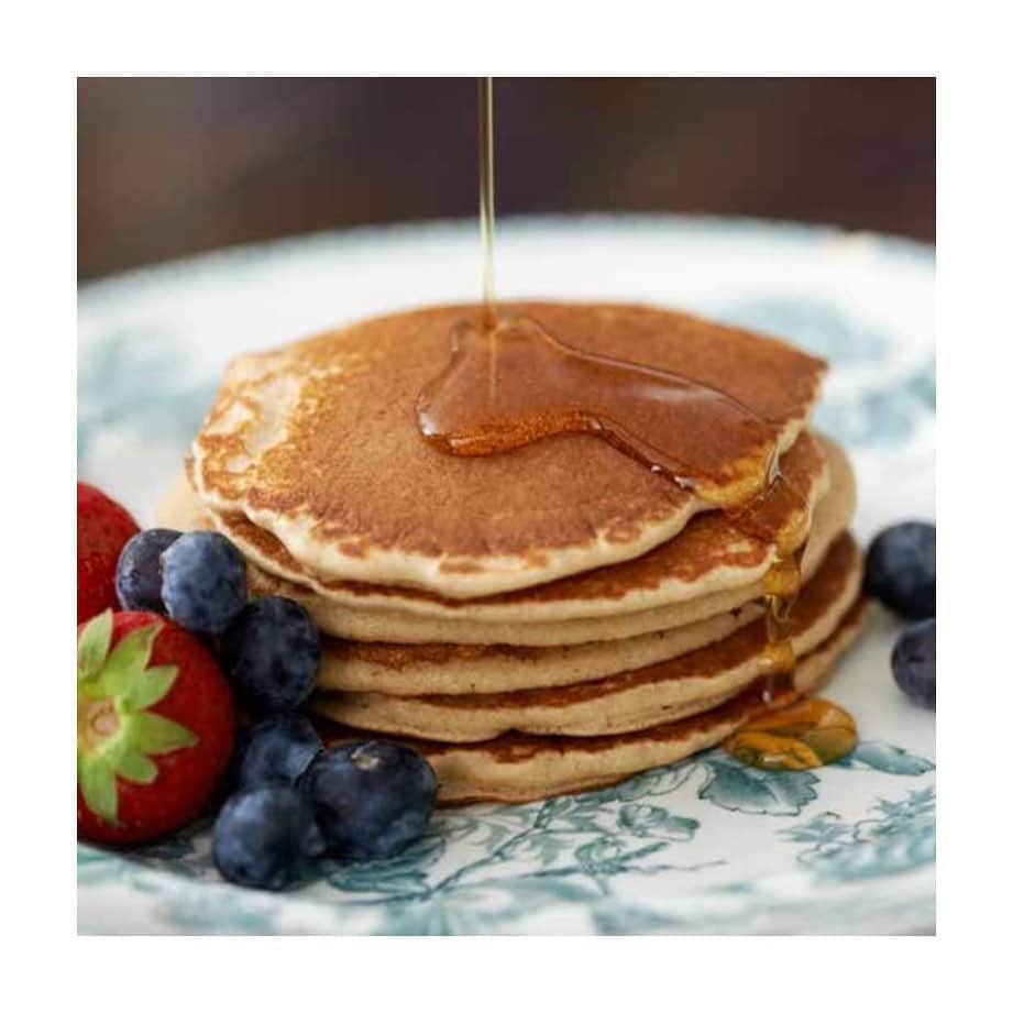 メアリー・マッカートニーさんのインスタグラム写真 - (メアリー・マッカートニーInstagram)「BUCKWHEAT PANCAKES  Makes 14–16 PANCAKES approx. 9cm in diameter Prep time: 10 minutes Cooking time: 10 minutes  INGREDIENTS 120g buckwheat flour 1⁄2 teaspoon bicarbonate of soda 3 teaspoons baking powder 2 large eggs, separated 200ml unsweetened plant-based milk 1 tablespoon melted plant-based butter or coconut oil 10g plant butter, or 2 teaspoons coconut oil, for frying maple syrup, for drizzling on top  METHOD Preheat the oven to 160°C/gas mark 3. Prepare a baking tray with foil to wrap the pancakes in to keep them warm while you batch cook the rest.  Sift the buckwheat flour, bicarbonate of soda and baking powder together into a medium mixing bowl and make a well in the centre of the flour. Using a wooden spoon or hand whisk, mix the egg yolks and milk together and then gradually pour into the well of flour, beating all the time to avoid lumps. Stir in the tablespoon of melted butter or oil and continue to beat until your batter is a smooth, creamy consistency.  In a separate mixing bowl whisk the egg whites until they form soft peaks. Gently fold these whites into the batter, using a metal spoon and being careful not to beat all the air out of the mix – this will ensure light, fluffy pancakes.  Preheat a large, non-stick frying pan over a medium heat. Add a little butter or coconut oil to the base of the pan.  Pour 2 tablespoons of batter into the pan. You can probably cook 3 or 4. But don’t overcrowd your pan, as it will make it more difficult to flip them over. When small bubbles start to appear on the surface of the pancakes, gently lift the edges with a spatula and check that the underside is golden brown. Then flip them over and cook until the other side is golden too. Whenever the pan goes dry, add a little extra oil or butter and re-glaze the base before continuing. As you go, transfer the cooked pancakes to the baking tray, cover with foil and place in the oven to keep warm until all the batter has been used up.  Serve the pancakes drizzled with maple syrup and maybe some fresh berries or chopped banana. If you have some pancakes left over, you can wrap them in foil and freeze them – reheat from frozen, in a warm oven, as required.」10月17日 6時13分 - marymccartney