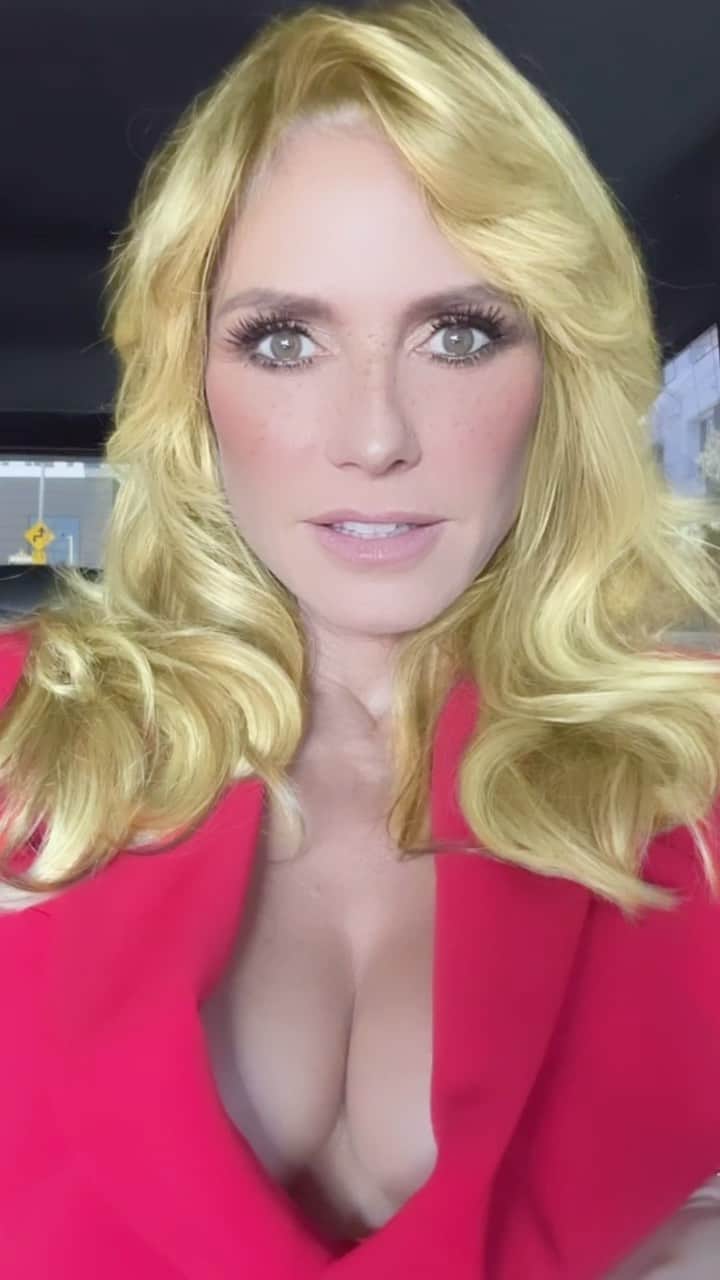 ハイディ・クルムのインスタグラム：「Which colour is best ?」