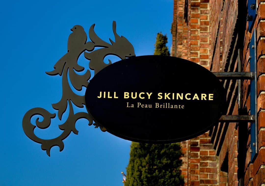 Biologique Recherche USAさんのインスタグラム写真 - (Biologique Recherche USAInstagram)「Jill Bucy Skincare, a Seattle skincare sanctuary✨  Grounded in French skincare and wellness philosophies, owner and esthetician, Svetlana Ponomareva, founded her boutique day spa in 2006.  @jillbucyskincare offers healing and transformative Biologique Recherche products and treatments customized to each client’s skincare needs with the goal to transform skin.  For a youthful, glowing complexion, ask about our MicroPuncture Lab©✨. This gentle treatment stimulates collagen and elastin production to refine skin texture and reduce the appearance of fine lines and wrinkles.  “I was not born with perfect skin … Before Biologique Recherche, I didn’t know much about French skincare. From the first day, I was astonished. I got a feeling, this is it…It’s the only skincare that changed my skin quickly.”  - Svetlana Ponomareva  We are proud to partner with you, @jillbucyskincare 🤍  #BiologiqueRecherche #FollowYourSkinInstant #BuildingBetterSkin #BRspa #seattle #wellnesswithBR #jillbucyskincare」10月17日 6時20分 - biologique_recherche_usa