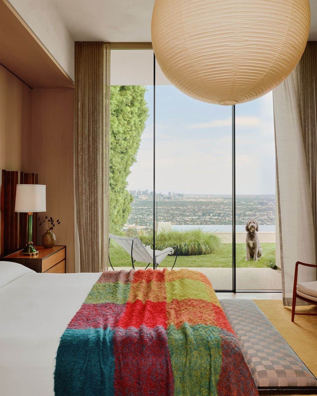 ELLE DECORのインスタグラム：「We’d linger longer every morning if this is the view we awoke to. In the primary bedroom of this Hollywood Hills home, the bed is recessed and flanked by twin Eames screens and a pair of dressers rather than nightstands. A Noguchi paper lantern draws the eye upward, a decision a lesser designer might have shied away from. “It was on the mood board, and it just felt right,” says Andre Mellone of the ELLE DECOR A-List firm @studiomellone. “I won’t kill something just because we’ve seen it before.”   Click the link in the bio to tour the rest of this art-filled home, as featured in our November 2023 issue. Written by @isuredontknow. Styled by @amykchin. Photographed by @william.jess.laird.」