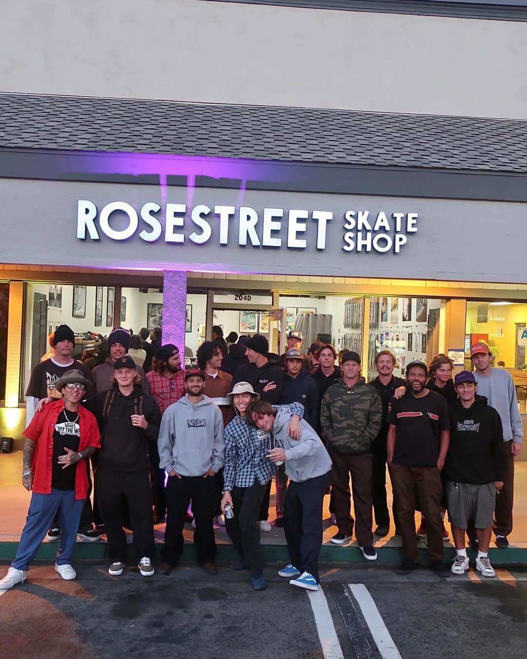 Vans Skateさんのインスタグラム写真 - (Vans SkateInstagram)「Another Make Impact Tour stop for the books last weekend with @RoseStreetSkateShop in Encinitas, CA. Thanks to all the SD locals who rolled out and threw down for cash for tricks at Poods park. We’ll see you in Hawaii at @808skate for our last stop of the Make Impact Tour on December, 3rd.  📷: @aacostaa」10月17日 6時28分 - vansskate