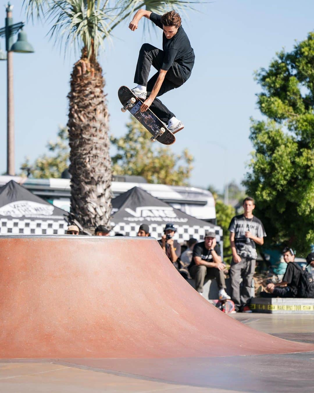 Vans Skateさんのインスタグラム写真 - (Vans SkateInstagram)「Another Make Impact Tour stop for the books last weekend with @RoseStreetSkateShop in Encinitas, CA. Thanks to all the SD locals who rolled out and threw down for cash for tricks at Poods park. We’ll see you in Hawaii at @808skate for our last stop of the Make Impact Tour on December, 3rd.  📷: @aacostaa」10月17日 6時28分 - vansskate