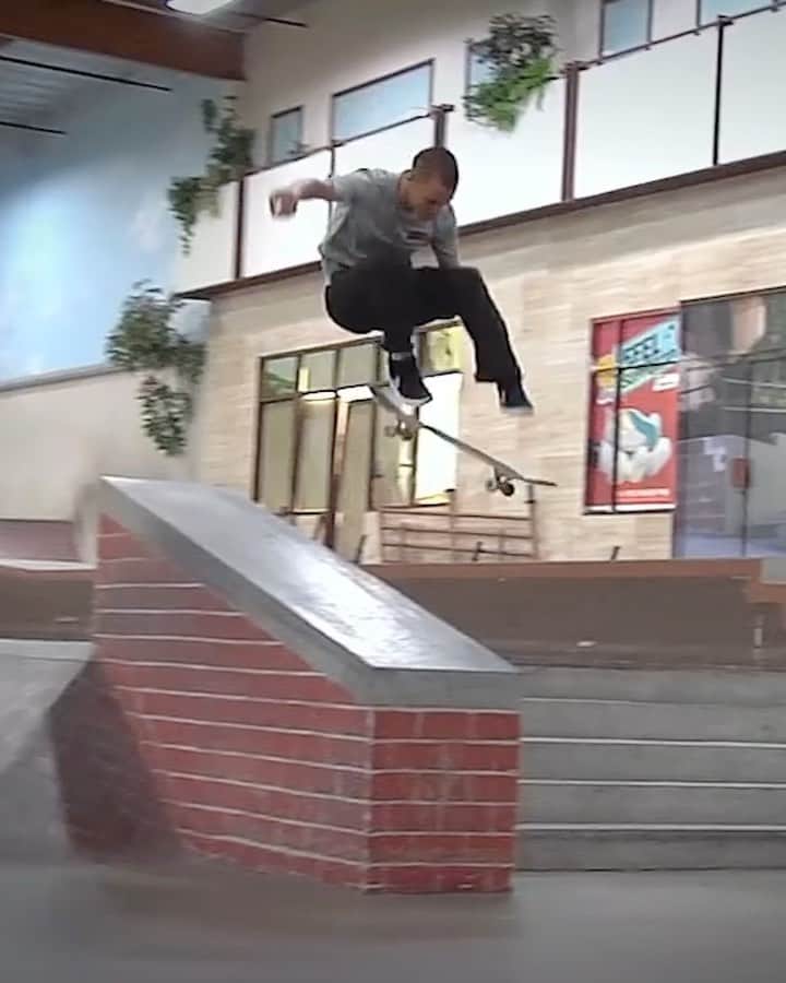 The Berricsのインスタグラム：「Wishing a BIG Happy Birthday 🎈🎁 🎂  to one of gnarliest dudes to ever set foot on a skateboard… @masonsilva!!   Happy Birthday Mason!! Let us know your favorite Mason Silva part in the comments below!!   #skateboardingisfun #berrics」