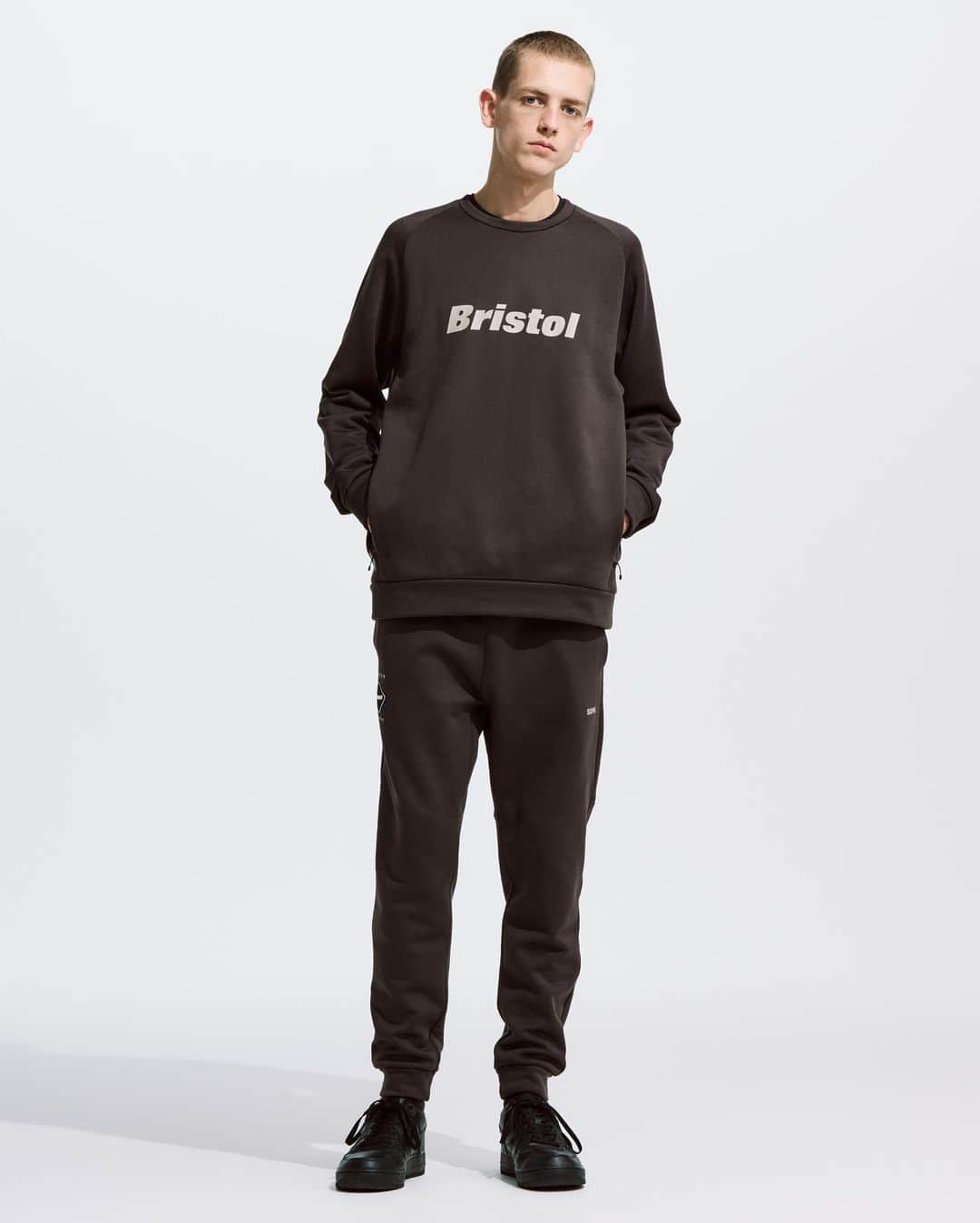 ソフさんのインスタグラム写真 - (ソフInstagram)「NEW RELEASE on OCTOBER 20 (FRI) ⠀ F.C.Real Bristolより、POLARTEC POWER STRETCHを採用した高機能フリースコレクションを発売します。フーディやベスト、パンツに加え、グローブをはじめとする防寒グッズを展開。 ⠀ ネクスト・トゥ・スキンとして、肌に直接触れても着用ストレスがない素材は、4方向への大きな伸びにより上質な着心地を実現。 ⠀ 発汗時には汗を吸収すると同時に表地へ水分を移動させ、肌をドライに保つことにより、最適な快適さを提供します。 ⠀ 10/20(金)より、SOPH.shop、SOPH.dealerにて、同日正午よりSOPH. ONLINE STOREにて発売。 ⠀ *入荷状況、販売方法は店舗によって異なりますので、詳細は各店舗までお問い合わせください。 *SOPH.shopでの通販につきましては、10/21(土)からとなります。 ⠀ F.C.Real Bristol will release a high-function fleece collection featuring POLARTEC POWER STRETCH. In addition to hoodies, vests, and pants, the collection includes gloves and other warm-weather goods. ⠀ When perspiring, it provides optimum comfort by absorbing perspiration and simultaneously transferring moisture to the outer fabric to keep the skin dry. ⠀ Available at SOPH.shops, SOPH.dealers from 10/20(Fri), and SOPH. ONLINE STORE from 12:00pm(JST) on the same day. ⠀ *Please contact each store for details as the availability and sales method differ depending on the store. *As for the mail order at SOPH.shops, it starts from 10/21(Sat). ⠀ www.soph.net . #FCRB #FCREALBRISTOL #POLARTEC」10月17日 12時03分 - soph_co_ltd