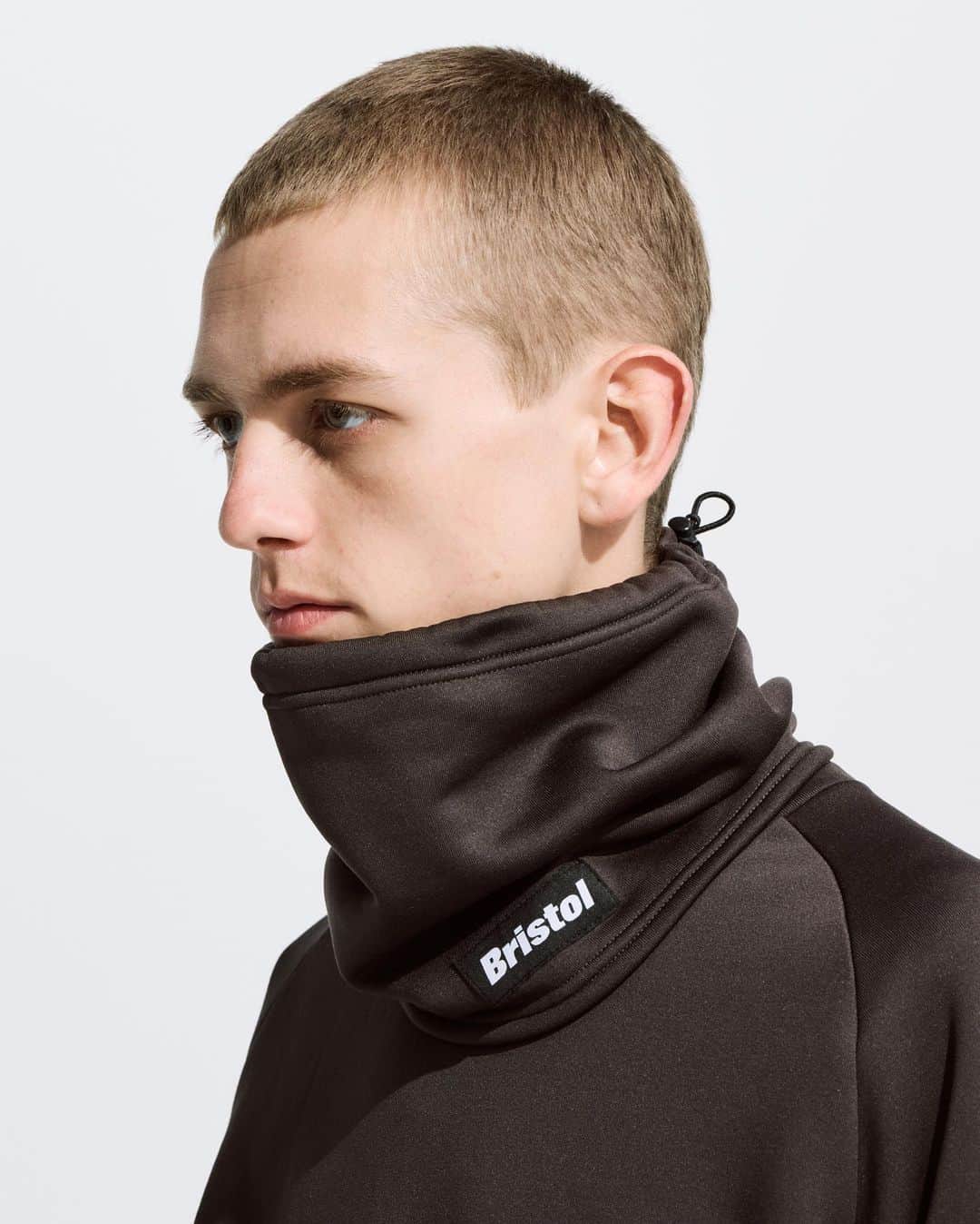 ソフさんのインスタグラム写真 - (ソフInstagram)「NEW RELEASE on OCTOBER 20 (FRI) ⠀ F.C.Real Bristolより、POLARTEC POWER STRETCHを採用した高機能フリースコレクションを発売します。フーディやベスト、パンツに加え、グローブをはじめとする防寒グッズを展開。 ⠀ ネクスト・トゥ・スキンとして、肌に直接触れても着用ストレスがない素材は、4方向への大きな伸びにより上質な着心地を実現。 ⠀ 発汗時には汗を吸収すると同時に表地へ水分を移動させ、肌をドライに保つことにより、最適な快適さを提供します。 ⠀ 10/20(金)より、SOPH.shop、SOPH.dealerにて、同日正午よりSOPH. ONLINE STOREにて発売。 ⠀ *入荷状況、販売方法は店舗によって異なりますので、詳細は各店舗までお問い合わせください。 *SOPH.shopでの通販につきましては、10/21(土)からとなります。 ⠀ F.C.Real Bristol will release a high-function fleece collection featuring POLARTEC POWER STRETCH. In addition to hoodies, vests, and pants, the collection includes gloves and other warm-weather goods. ⠀ When perspiring, it provides optimum comfort by absorbing perspiration and simultaneously transferring moisture to the outer fabric to keep the skin dry. ⠀ Available at SOPH.shops, SOPH.dealers from 10/20(Fri), and SOPH. ONLINE STORE from 12:00pm(JST) on the same day. ⠀ *Please contact each store for details as the availability and sales method differ depending on the store. *As for the mail order at SOPH.shops, it starts from 10/21(Sat). ⠀ www.soph.net . #FCRB #FCREALBRISTOL #POLARTEC」10月17日 12時03分 - soph_co_ltd