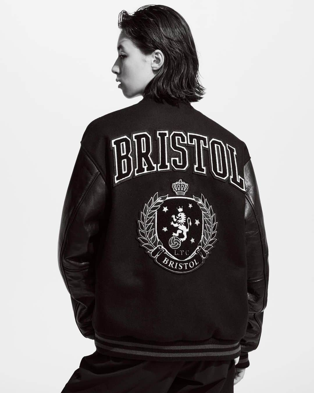 ソフさんのインスタグラム写真 - (ソフInstagram)「NEW RELEASE on OCTOBER 20 (FRI) ⠀ F.C.Real Bristol ・VARSITY JACKET : ￥85,800 (TAX INC) ⠀ ・ブランド50シーズンを祝すヴァーシティジャケット ・ゆとりのあるモダンなシルエット ⠀ 10/20(金)よりSOPH.shopにて、同日正午よりSOPH. ONLINE STOREにて発売。 ⠀ *入荷状況、販売方法は店舗によって異なりますので、詳細は各店舗までお問い合わせください。 *SOPH.shopでの通販につきましては、10/21(土)からとなります。 ⠀ ・Varsity jacket celebrating the brand's 50th season ・Modern silhouette with room to breathe ⠀ Available at SOPH.shops from 10/20(Fri), and SOPH. ONLINE STORE from 12:00pm(JST) on the same day. ⠀ *Please contact each store for details as the availability and sales method differ depending on the store. *As for the mail order at SOPH.shops, it starts from 10/21(Sat). ⠀ www.soph.net . #FCRB #FCREALBRISTOL」10月17日 12時04分 - soph_co_ltd