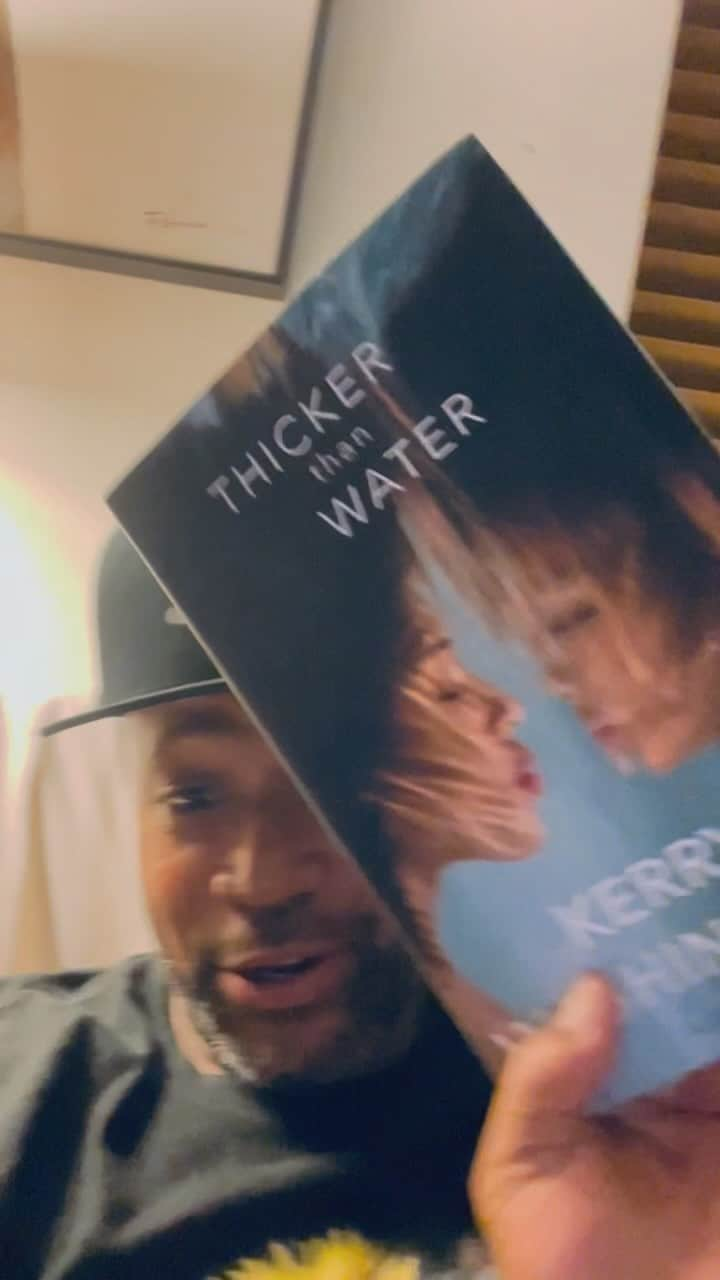 コロンバス・ショートのインスタグラム：「My sister THEE ORIGINAL GLADIATOR @kerrywashington sent me her new book and all I am going to say is….GO GET IT! #MustRead so proud of you Kerry! Love you deeply! #OverACliff #Forever #Recovery #Redemption #Renewal #Rejoice  @orca_united_society #orcawave📡🐳🌊」