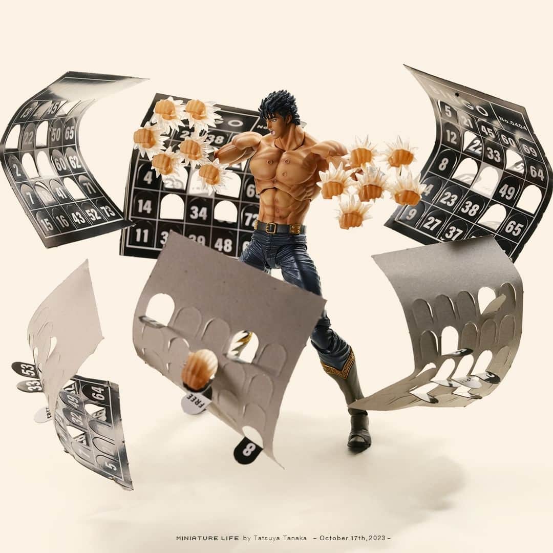 田中達也さんのインスタグラム写真 - (田中達也Instagram)「“Kenshiro vs Bingo” ⠀ ⠀ 北斗の拳 vs ビンゴの券 ⠀ ⠀ ─────────────────── 《EXHIBITION info》 ⠀ 【ミニチュアライフ 神戸エアポート】 MINIATURE LIFE × KOBE AIRPORT」10月17日 7時00分 - tanaka_tatsuya