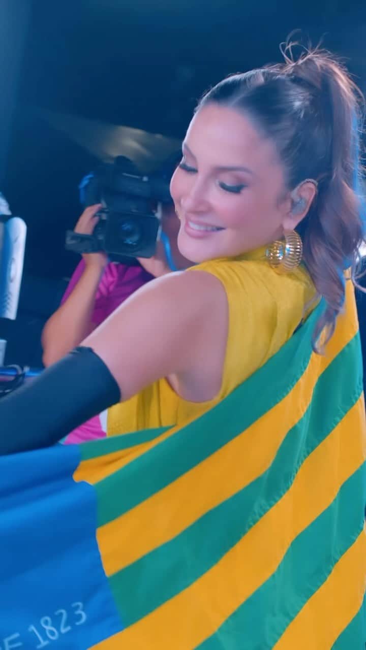 Claudia Leitteのインスタグラム：「Galera do Piauí, que coisa mais linda!!! Vocês brocaram demais!!! Renovada e muito agradecida pelo amor e energia recebida na #micarinameionorte🤩🫶🏽✨! Amo vocês💜!  🎥: @v2filmes」