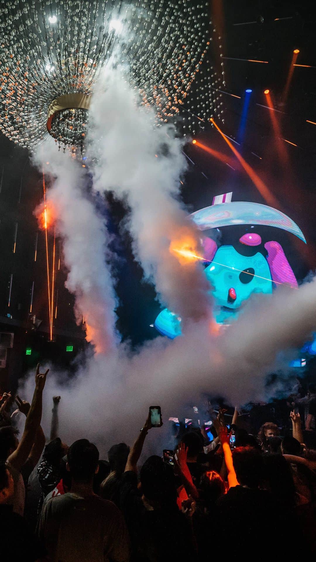 スラッシーのインスタグラム：「Step into a world of vibrant colors and playful melodies with @slushii for @itslostindreams alongside @nollmusic and @eyezicofficial this Saturday, 10/20. 🍧 Secure final tickets now!  #slushii #lostindreams #timenightclub #melodicbass #insomniacclubs」