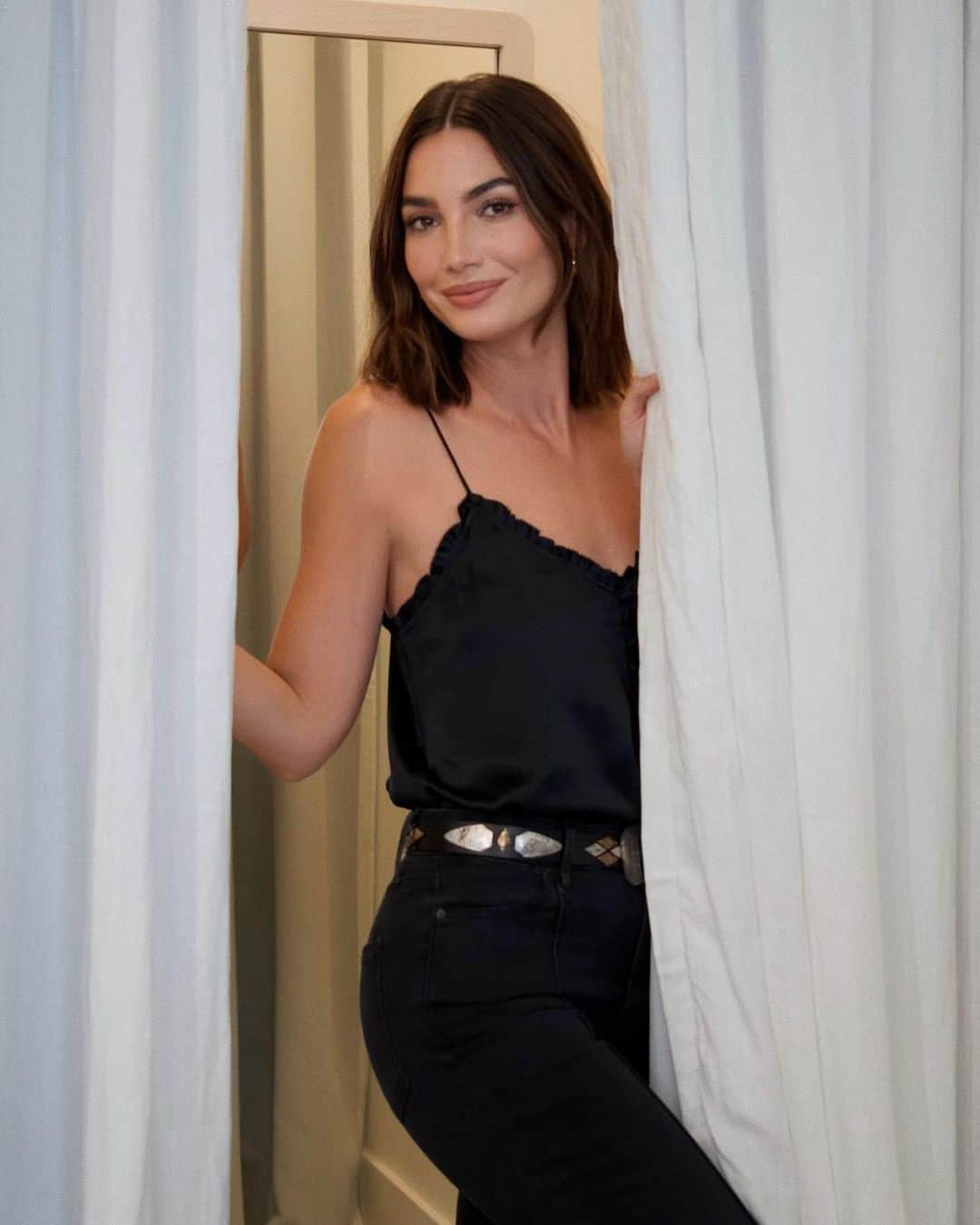 ペイジさんのインスタグラム写真 - (ペイジInstagram)「@lilyaldridge stopped by to pick out her Fall favorites at our store in Nashville // #LiveInIt」10月17日 7時21分 - paige