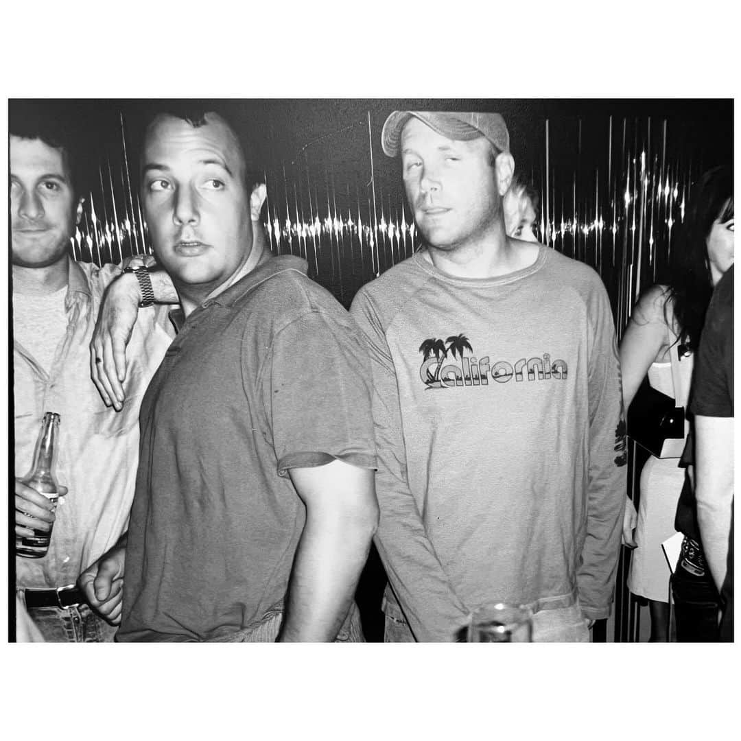 ランドール・スラヴィンのインスタグラム：「Director Darren Aronofsky, art Collector Stefan Simchowitz and screenwriter Scott Silver. My birthday. 1998 #unseensnapshots」