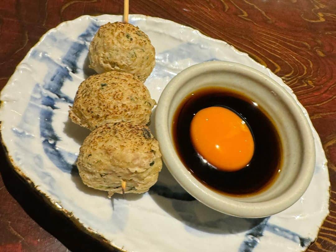 シバターさんのインスタグラム写真 - (シバターInstagram)「初めて宮崎県行ったけど、ご飯が美味しい県、第二位にランキングしました。  宮崎のポーカーしたけど、 ディーラーのメイドさんとお客が飛ばないように、 MAXベット額が50bb、レイズがベット額＋50bbで設定されていて、 かつタフコーラーが多いから考える事が多くて ミックスの種目のようで勉強になりました。  まだ「おらが村にポーカーが来ただ」状態で。 そんな中でゲームを広めようとオーナーさん達が頑張ってました。  あと宮崎県は女の子が可愛かったです。 また来たいな☺️」10月17日 7時41分 - jtshibata