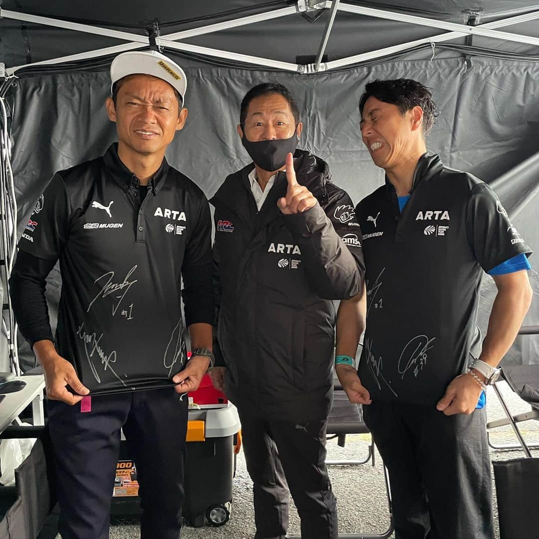 脇阪寿一さんのインスタグラム写真 - (脇阪寿一Instagram)「BRIDGESTONE / POTENZA  SUPER GT Tシャツパドル選手権 AUTOPOLIS STAGE  はぁ〜 次回、茂木もARTAだよ😮‍💨  #supergt #bridgestone  #potenza  #tシャツパドル選手権 #土屋圭市 #arta #星野一樹 #impul #脇阪寿一 #sard」10月17日 7時42分 - juichiwakisaka