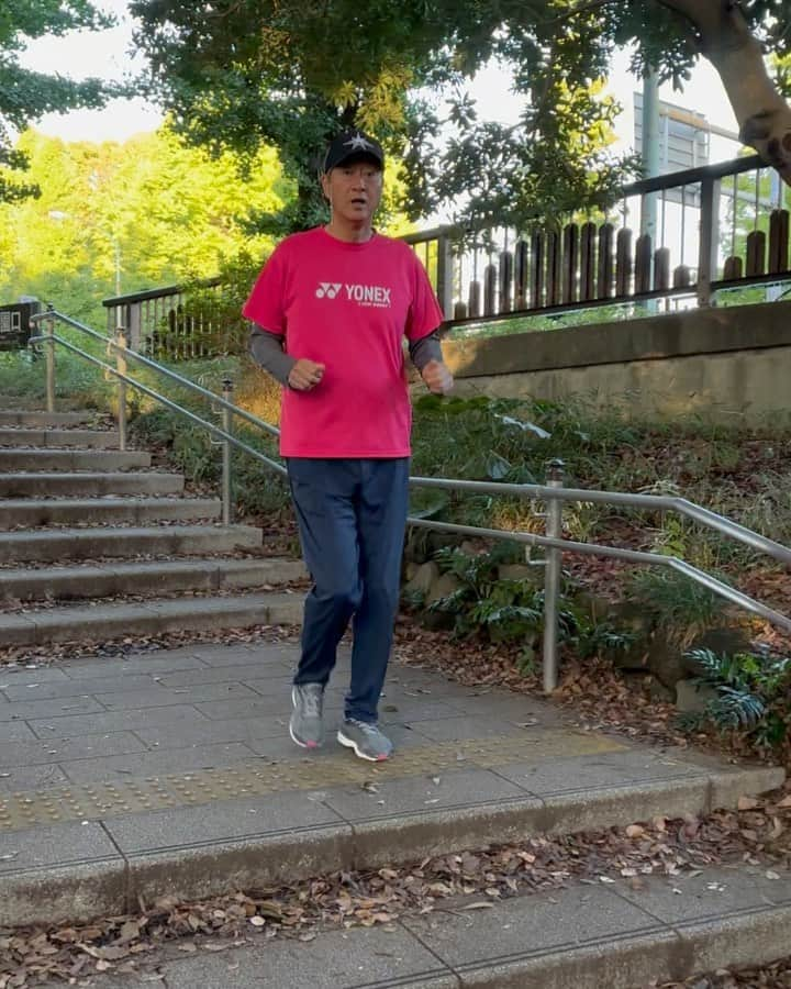 金石昭人のインスタグラム：「カネやん散歩🚶  今日も良い天気ですよ☀️  歩いても気持ちいい😄 走っても気持ちいい😄 動いた後は最高に気持ちいい😄  どや  #カネやん散歩 #気持ちいい #どや」