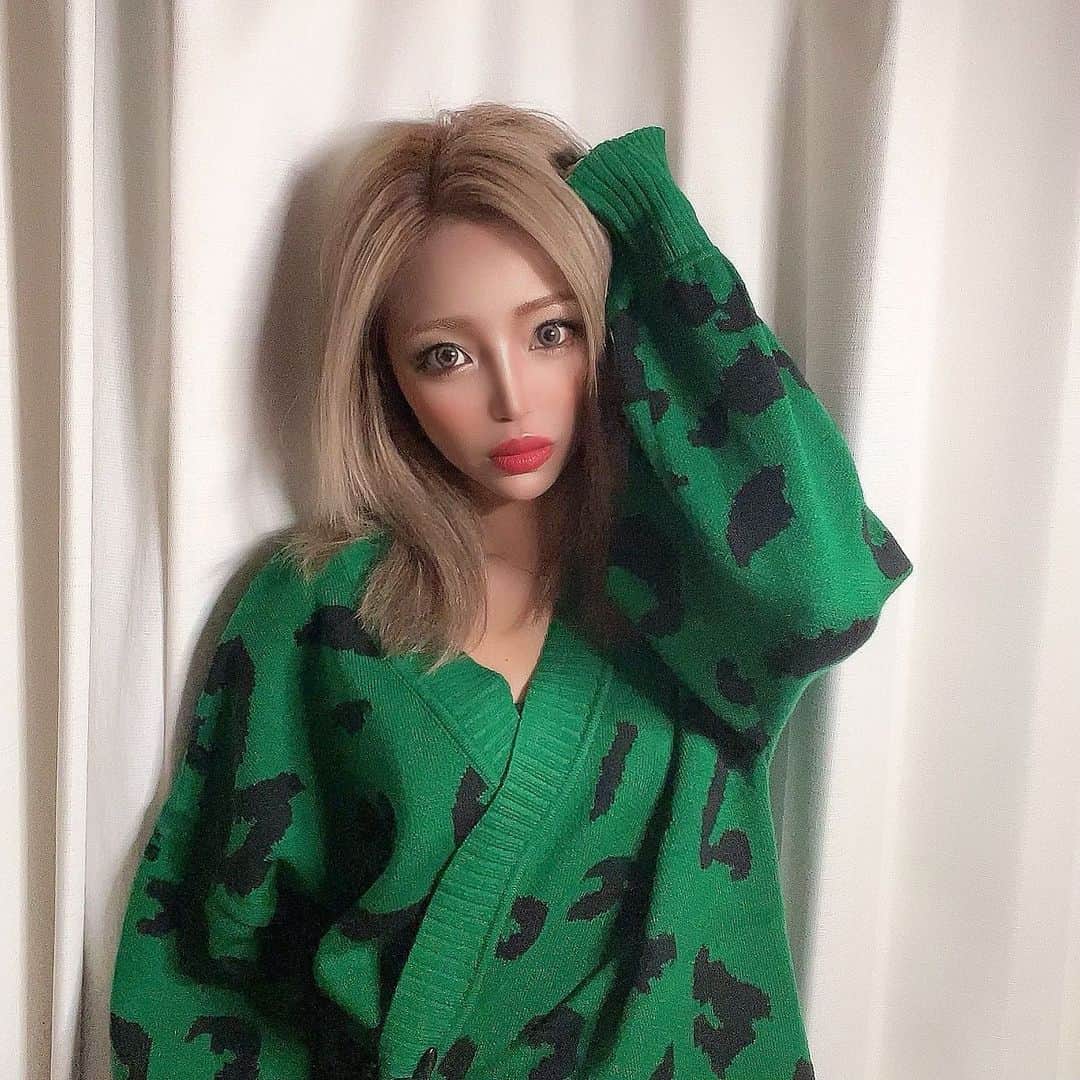 MII MAMAのインスタグラム：「. . . 💚🖤💚🖤💚🖤 #SHEIN  ------------------------------------------ 🔎White Style mi mama 良かったらチャンネル登録お願いします🙇🏽‍♀️ #YouTube#ユーチューバー#主婦ユーチューバー#MIIMAMA#チャンネル登録お願いします#2児ママ#年子ママ#ギャルママ#ぎゃるまま#アラサーママ#アラサー#30代#30代ママ#ホワイトインテリア#モノトーンインテリア#シンプルな暮らし#収納#ホワイト収納#イチナナ#イチナナライバー#専属ライバー#主婦ライバー#17LIVE#主婦YouTuber#ママYouTuber#ママライバー#幼稚園ママ#小学生ママ」