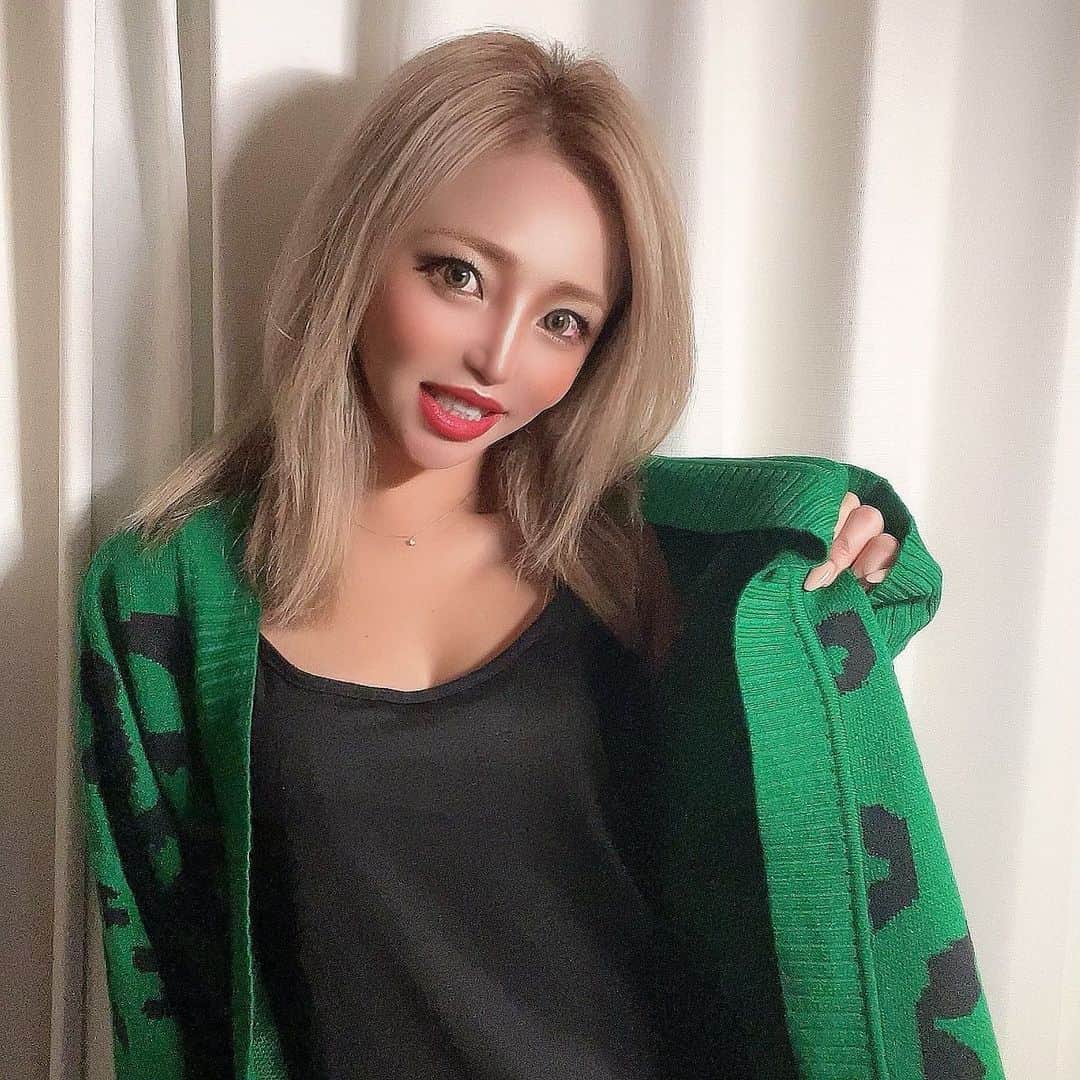MII MAMAのインスタグラム：「. . . 💚🖤💚🖤💚🖤 #SHEIN  ------------------------------------------ 🔎White Style mi mama 良かったらチャンネル登録お願いします🙇🏽‍♀️ #YouTube#ユーチューバー#主婦ユーチューバー#MIIMAMA#チャンネル登録お願いします#2児ママ#年子ママ#ギャルママ#ぎゃるまま#アラサーママ#アラサー#30代#30代ママ#ホワイトインテリア#モノトーンインテリア#シンプルな暮らし#収納#ホワイト収納#イチナナ#イチナナライバー#専属ライバー#主婦ライバー#17LIVE#主婦YouTuber#ママYouTuber#ママライバー#幼稚園ママ#小学生ママ」
